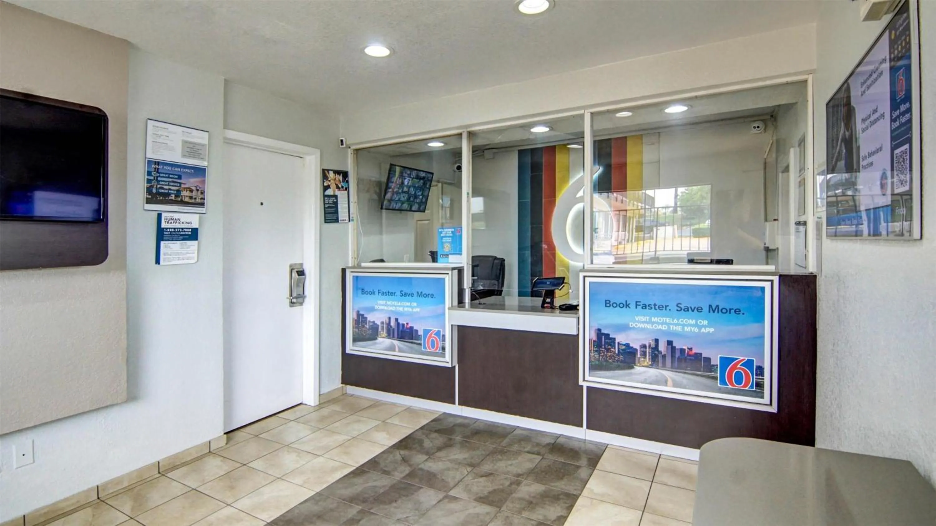 Lobby or reception in Motel 6-Longview, TX