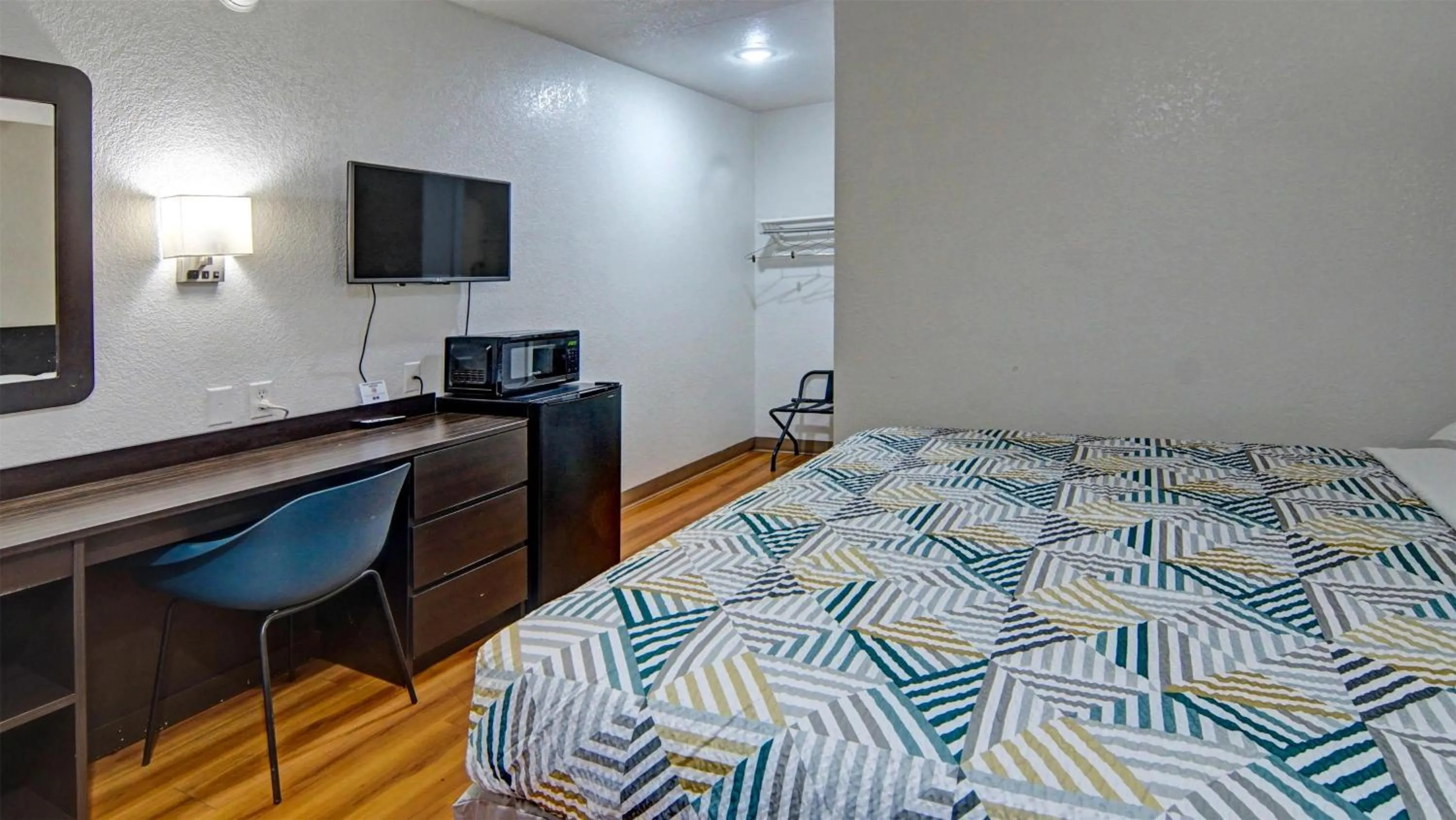 Bedroom, Bed in Motel 6-Longview, TX