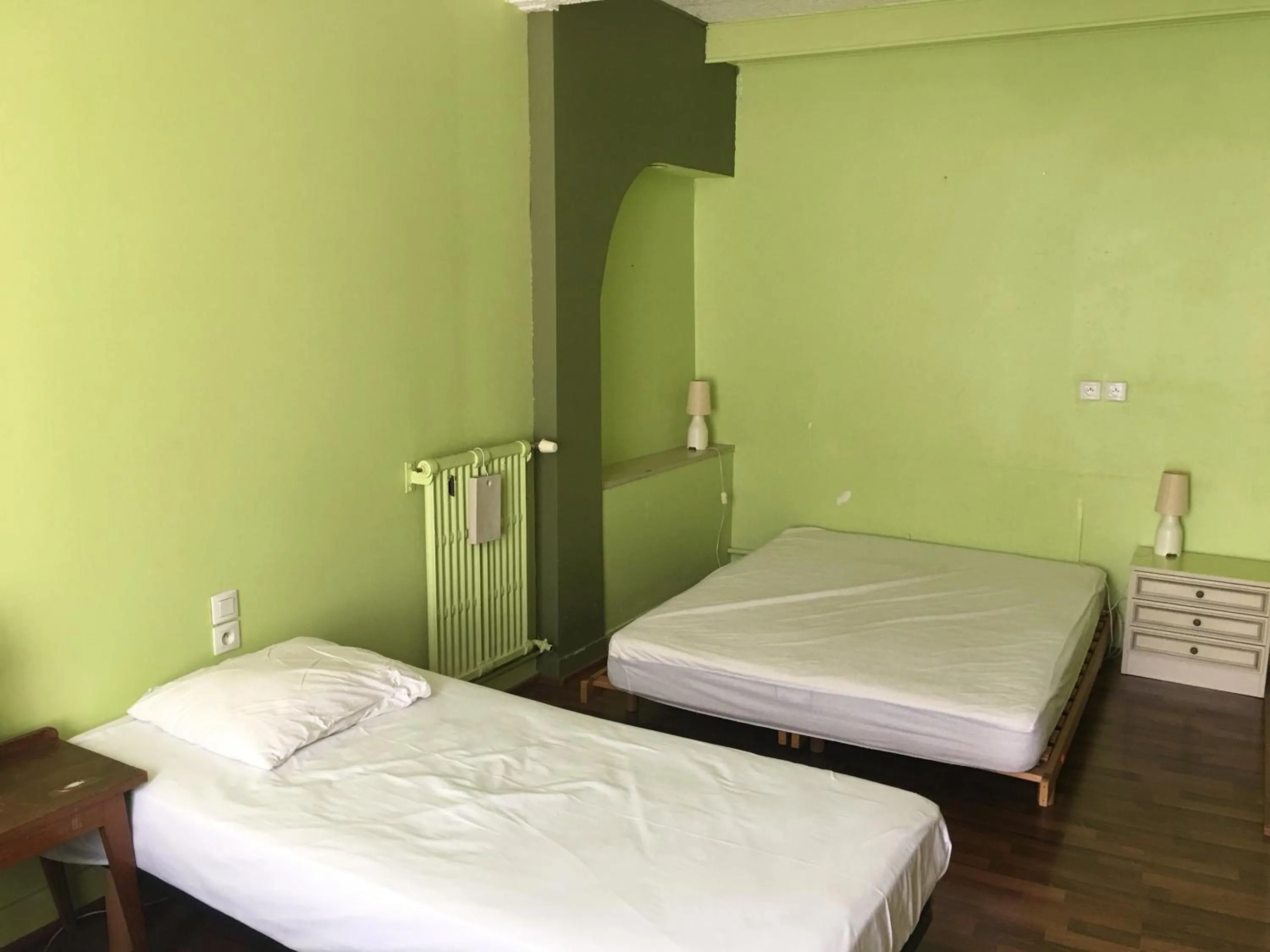 Photo of the whole room in Joly Saint Sauveur