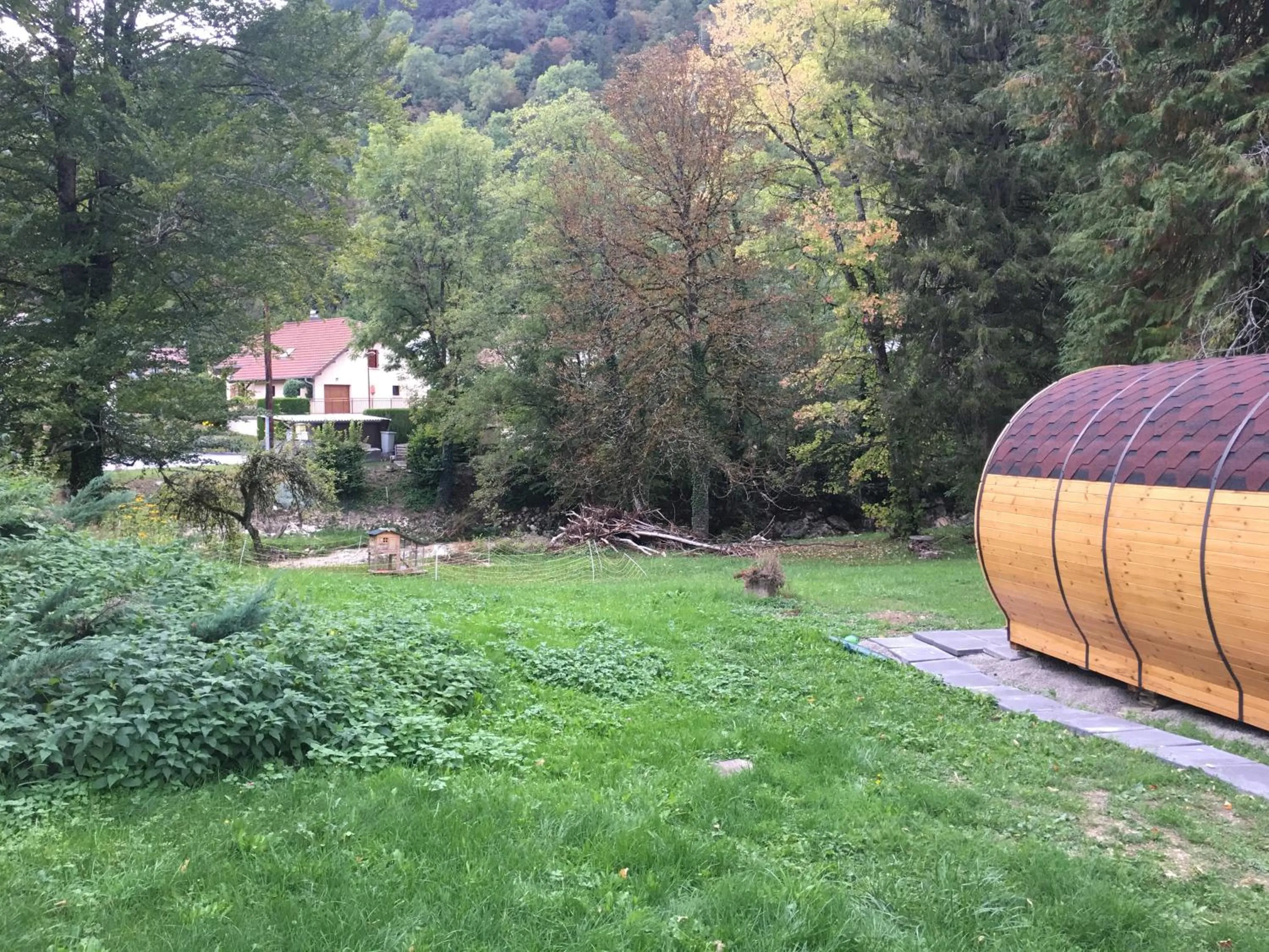 Garden view in Joly Saint Sauveur
