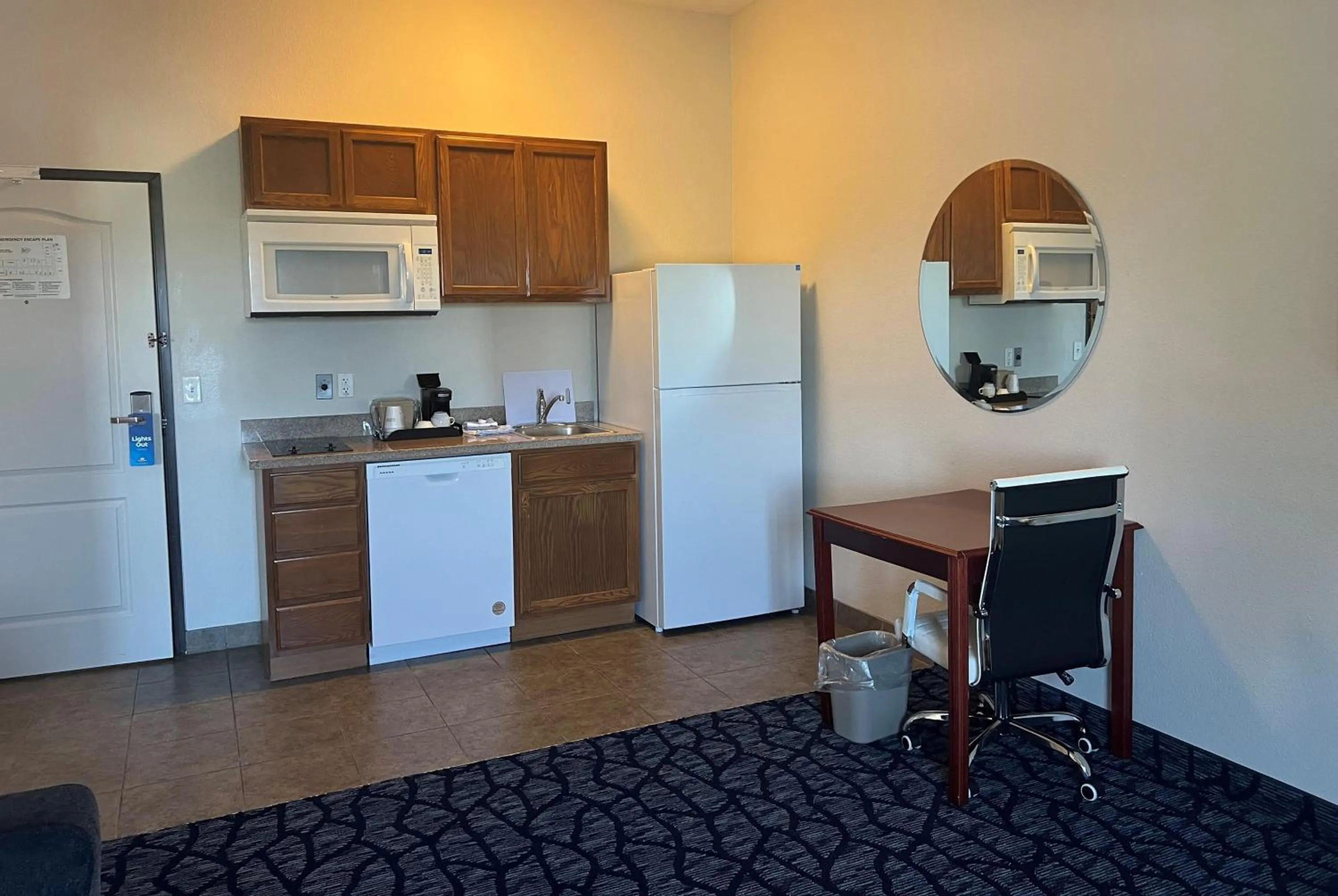 Photo of the whole room in Days Inn & Suites by Wyndham Columbus NE