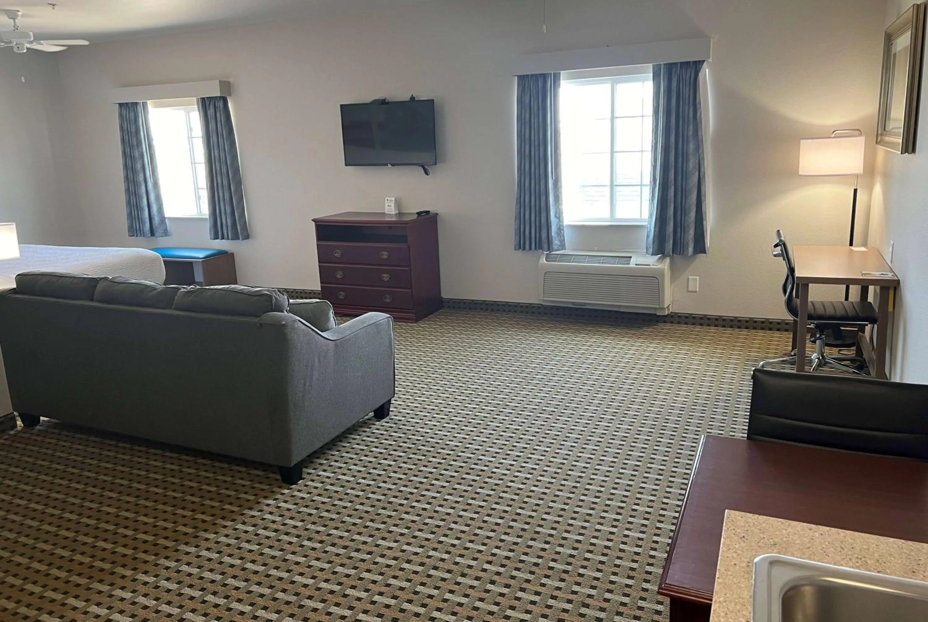 Photo of the whole room in Days Inn & Suites by Wyndham Columbus NE