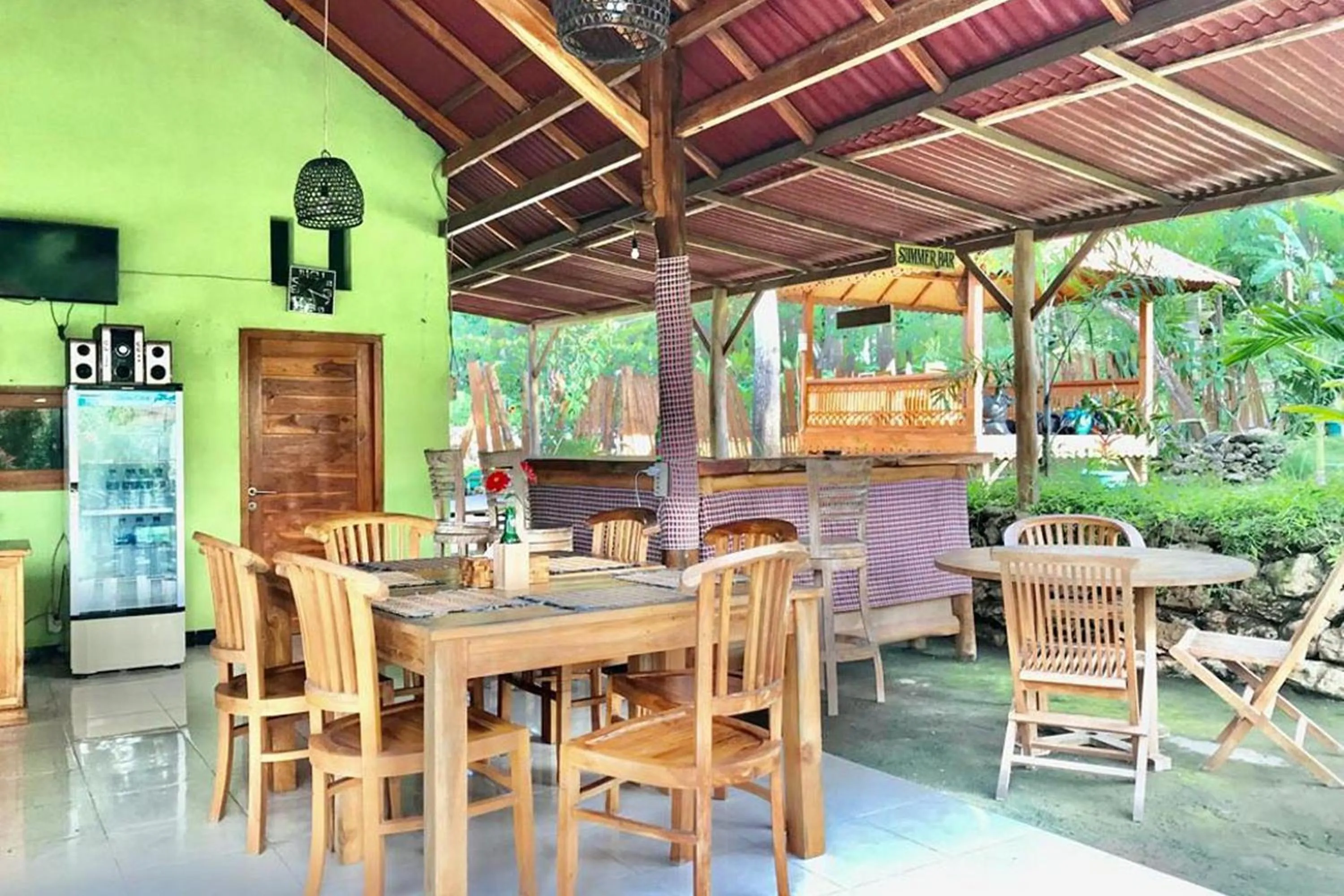 Restaurant/places to eat in Kubu Sental Cottage