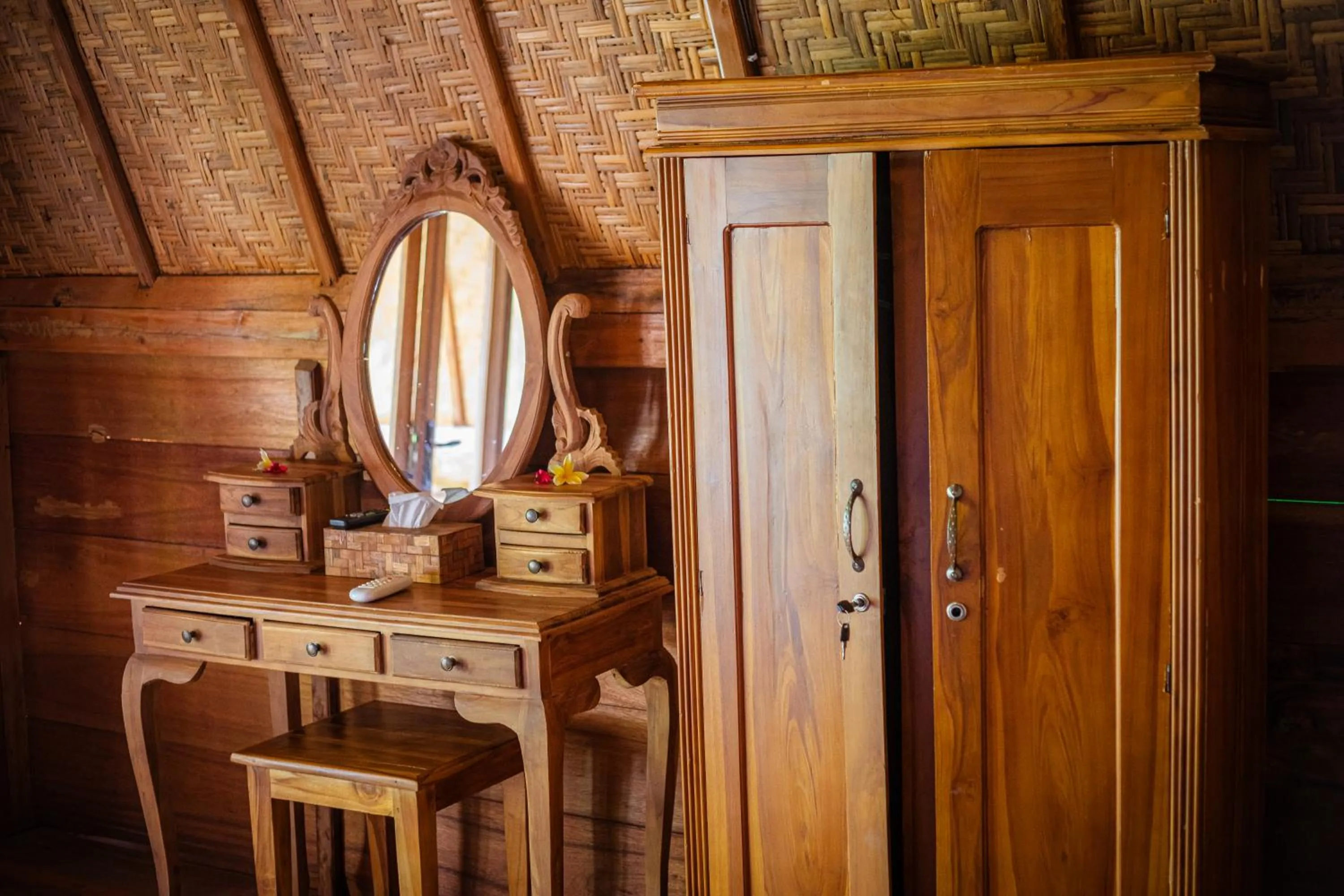 wardrobe in Kubu Sental Cottage