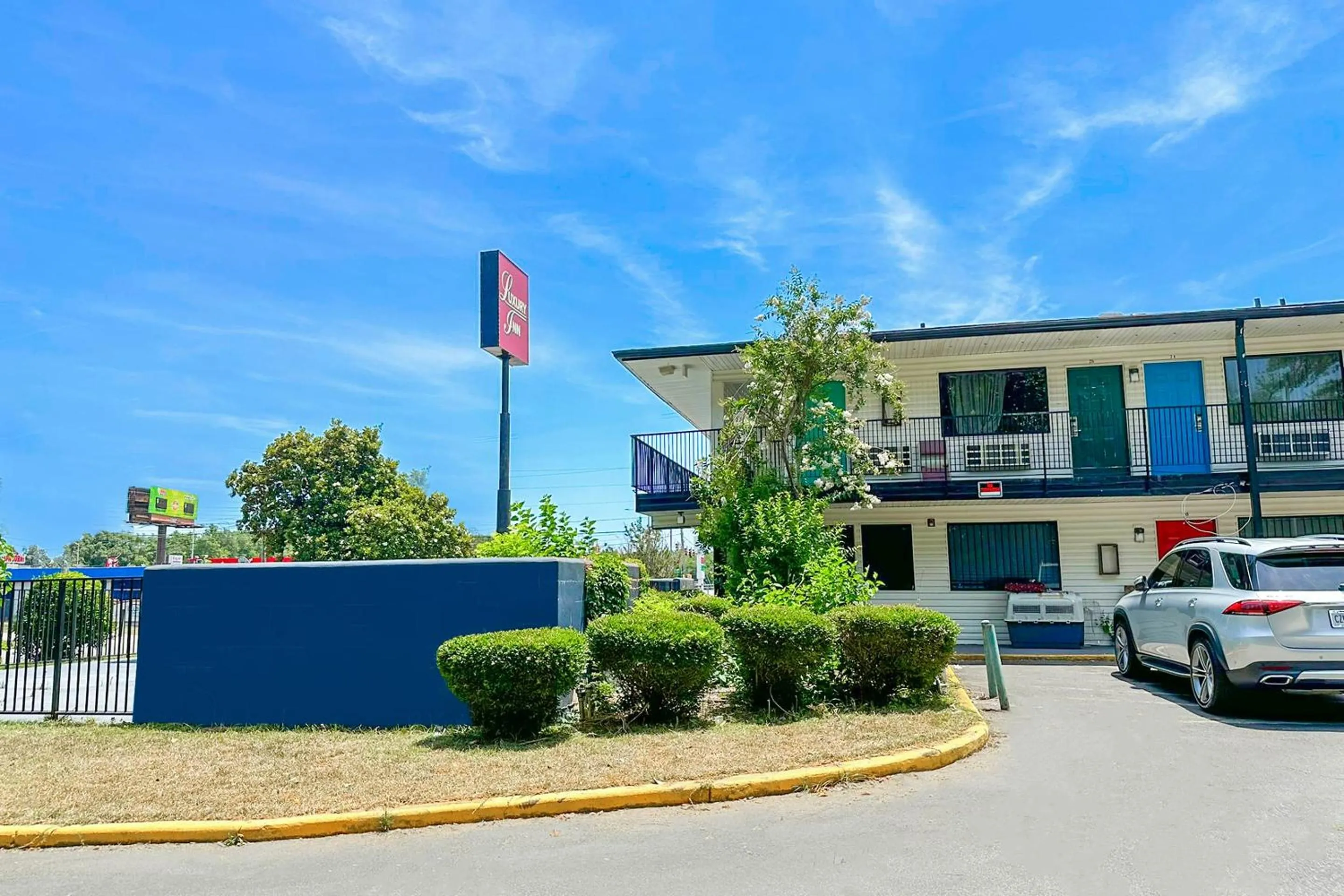 Facade/entrance in Luxury Inn By OYO Albany