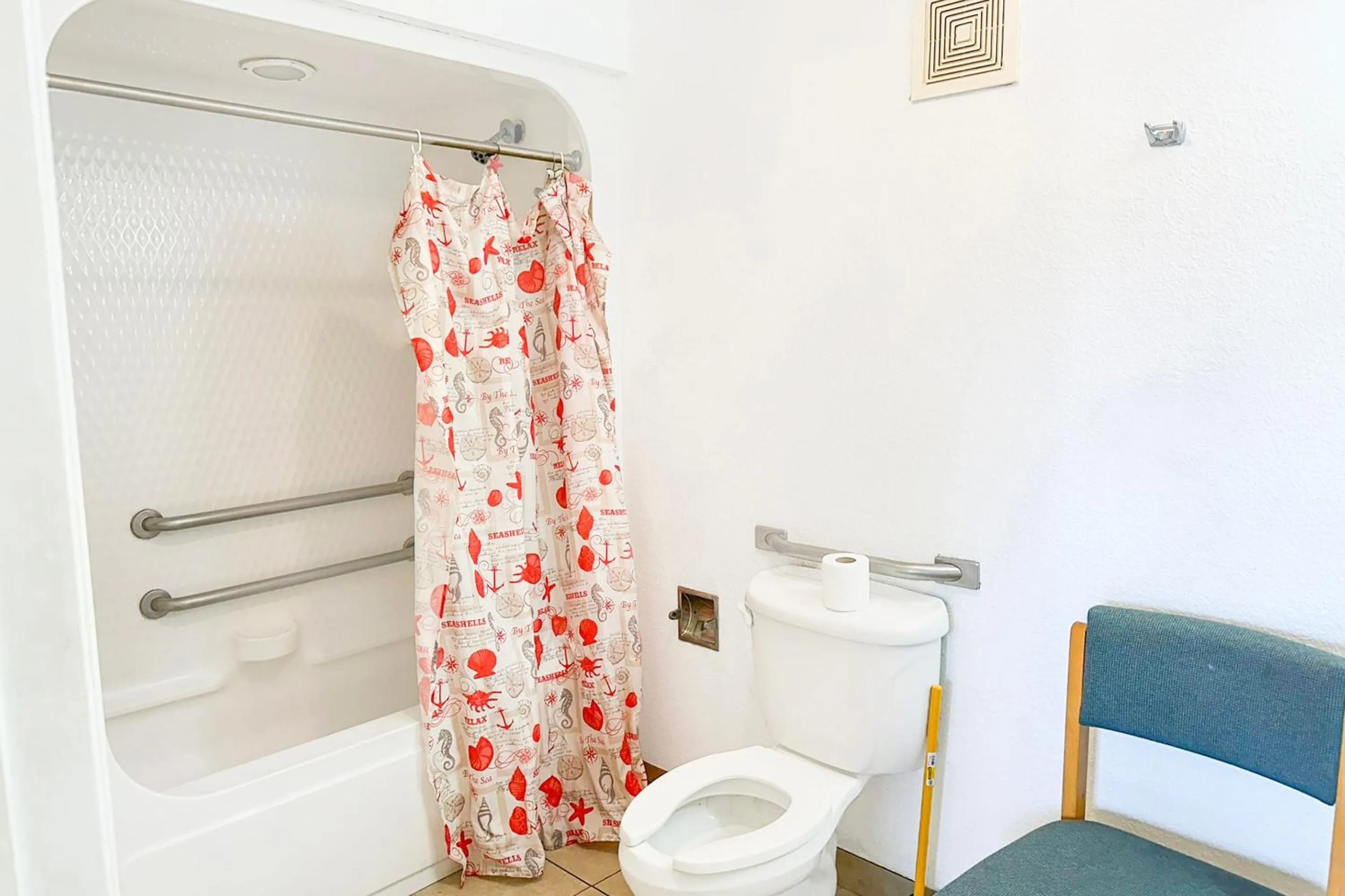 Bathroom in Luxury Inn By OYO Albany