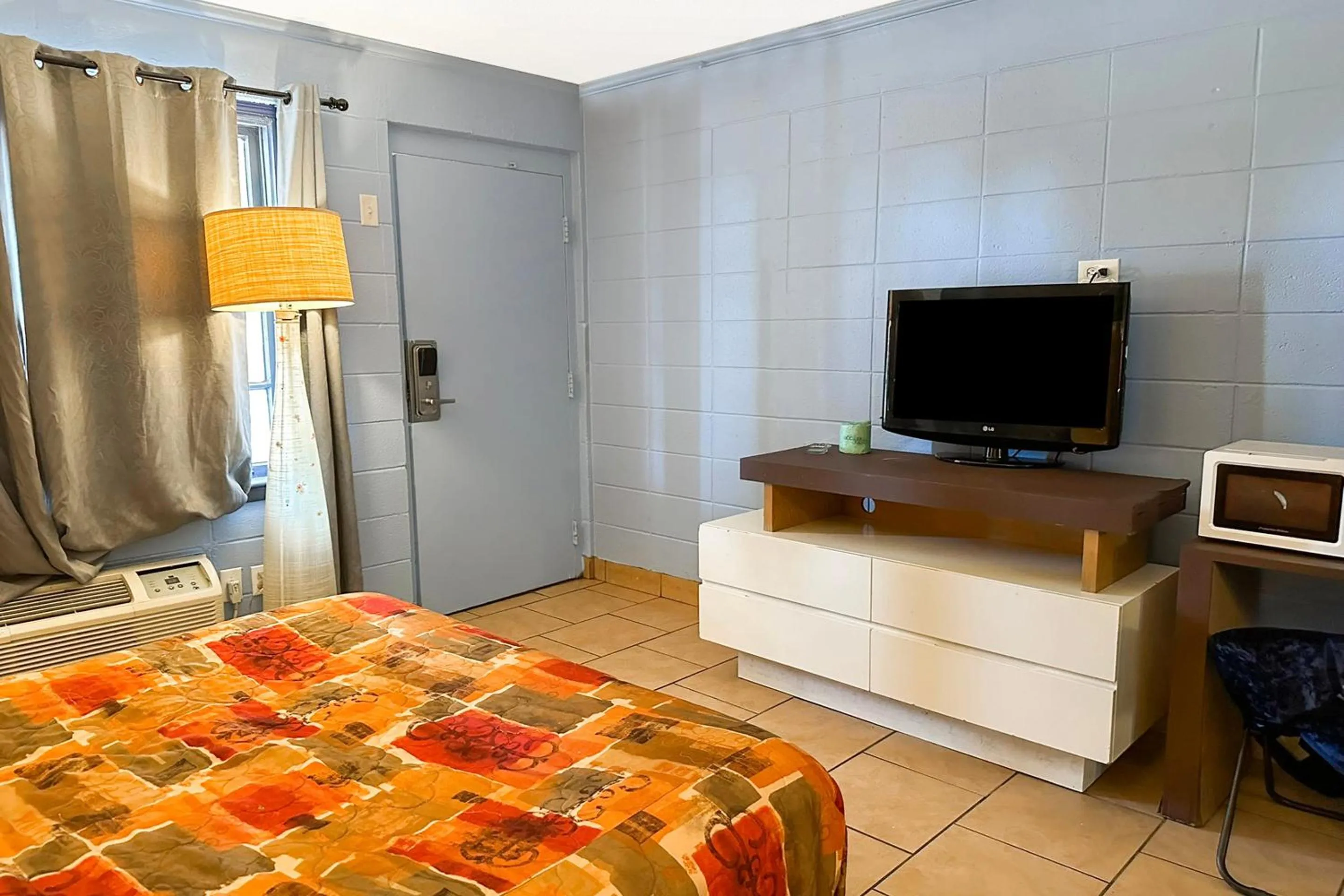 Bedroom, Bed in Luxury Inn By OYO Albany