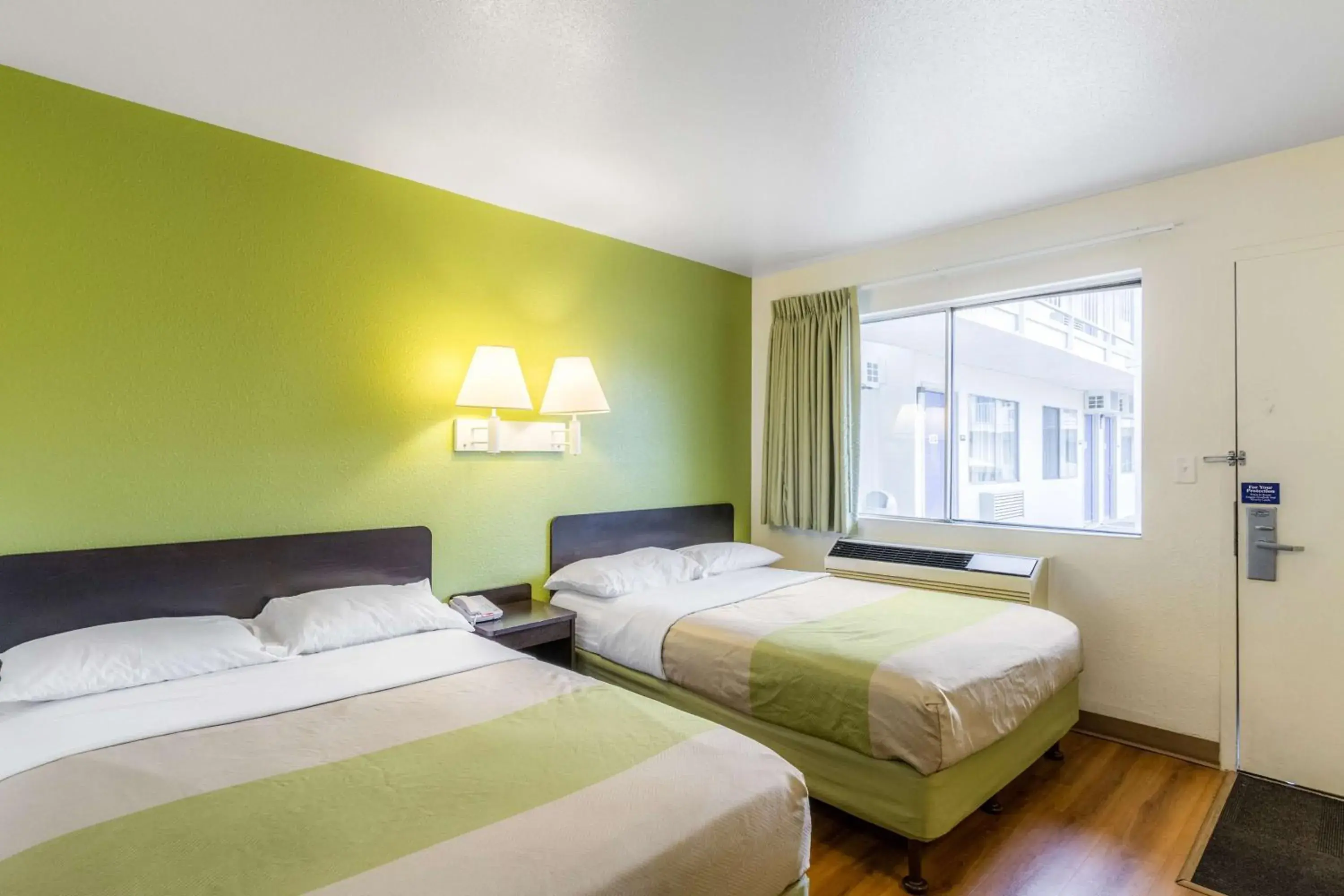 Deluxe Quadruple Room in Motel 6-Green Bay, WI Deluxe Quadruple Room in Motel 6-Green Bay, WI