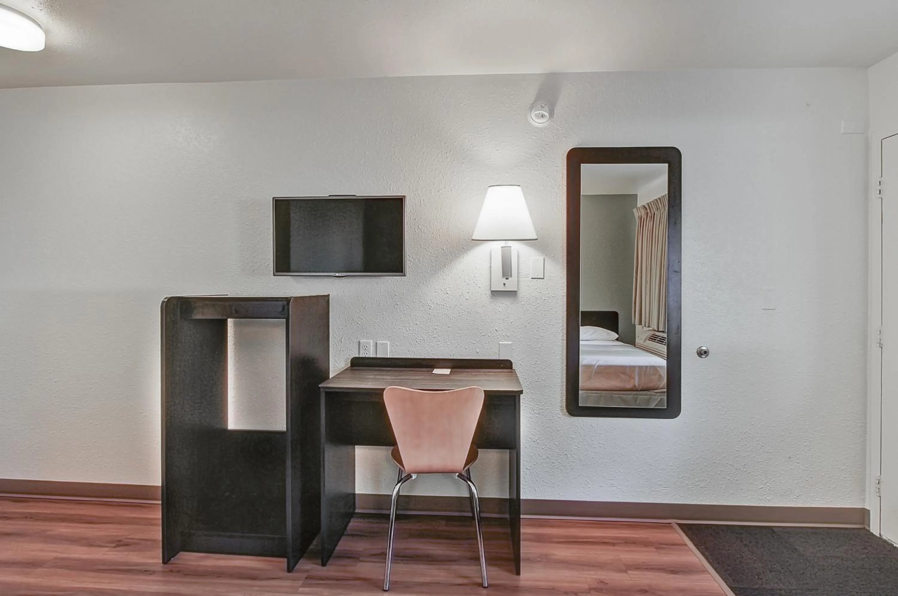 Bedroom in Motel 6-Green Bay, WI