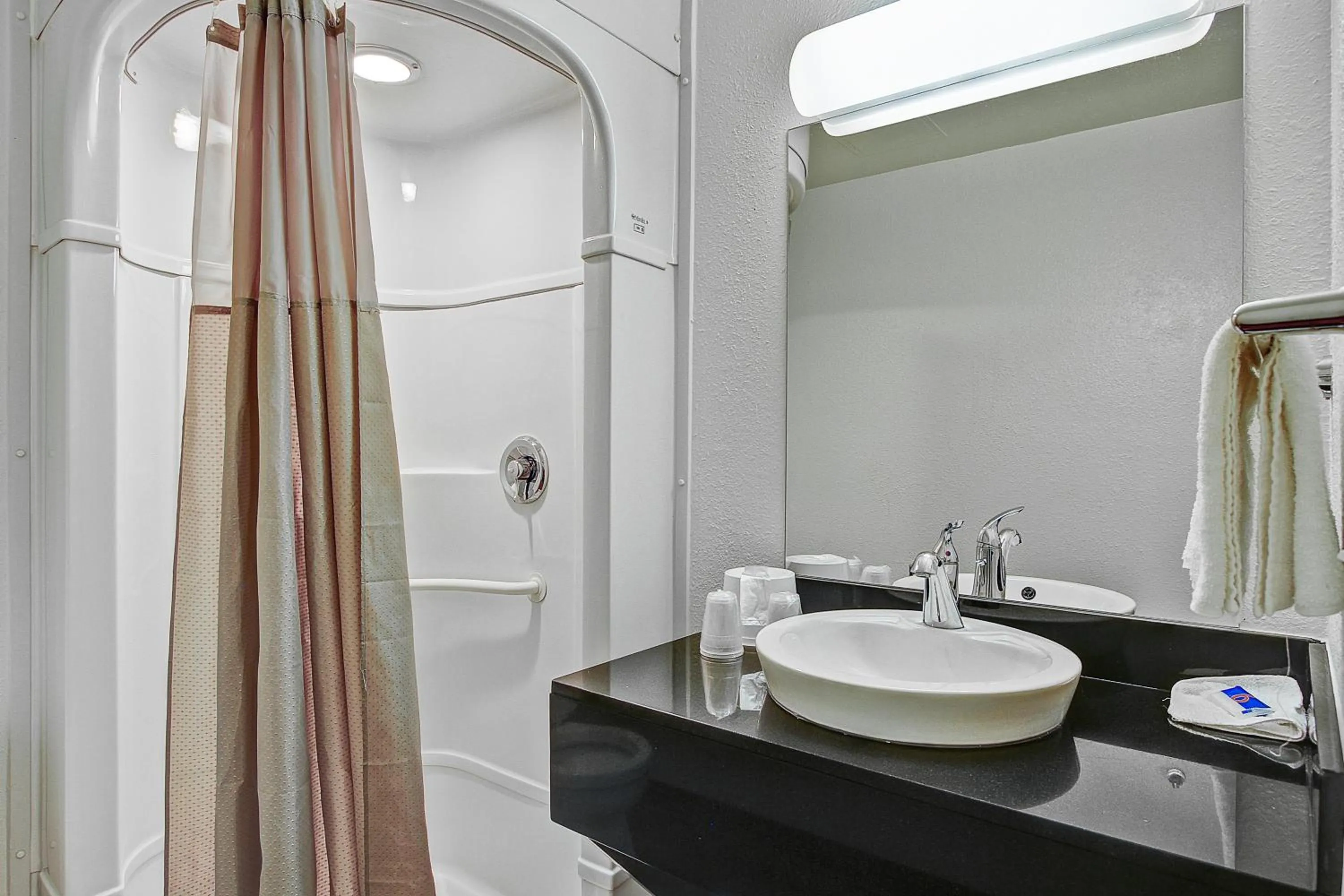 Bathroom in Motel 6-Green Bay, WI