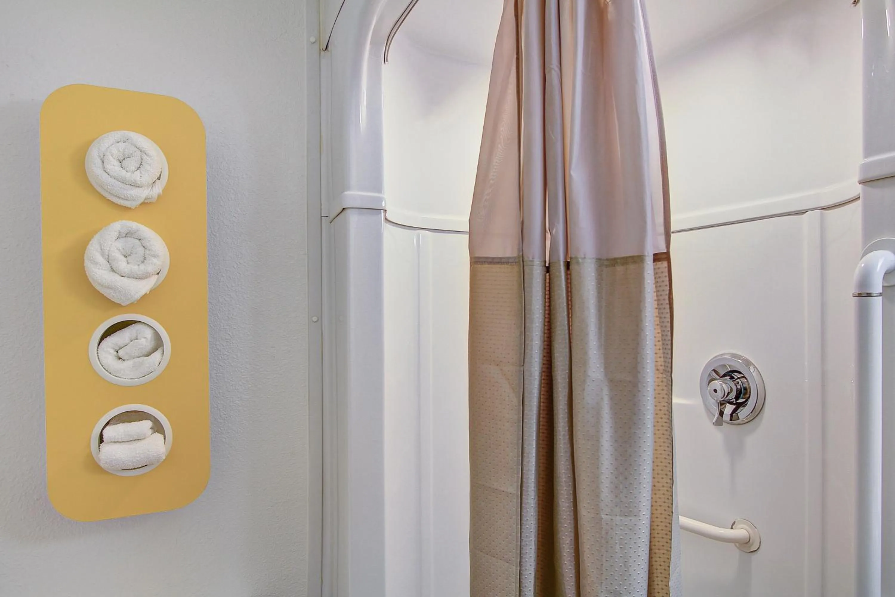 Bathroom in Motel 6-Green Bay, WI