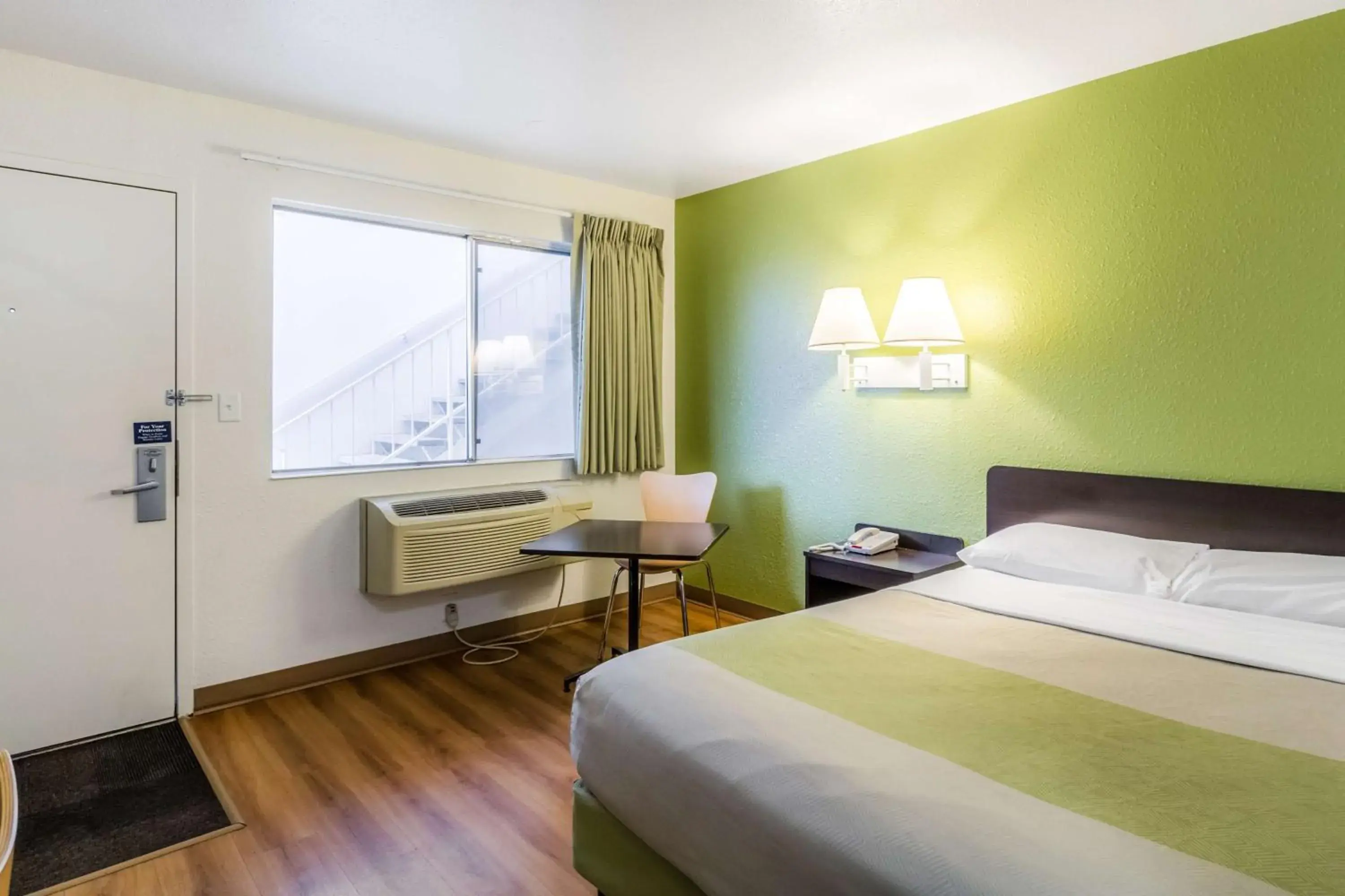 Queen Room in Motel 6-Green Bay, WI Queen Room in Motel 6-Green Bay, WI