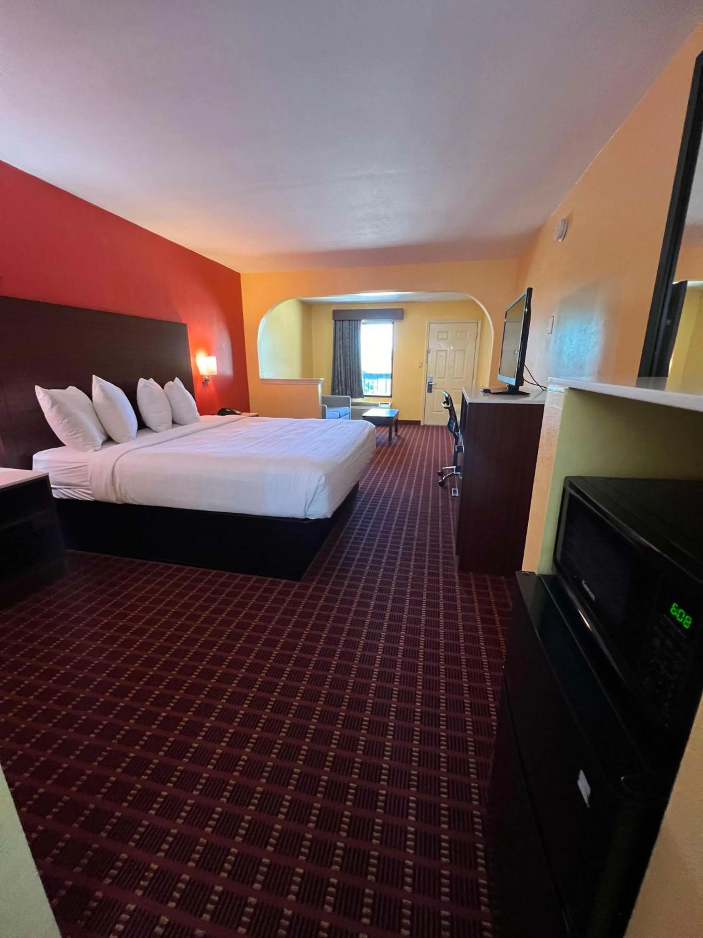 Bedroom, Bed in SureStay by Best Western Gulfport