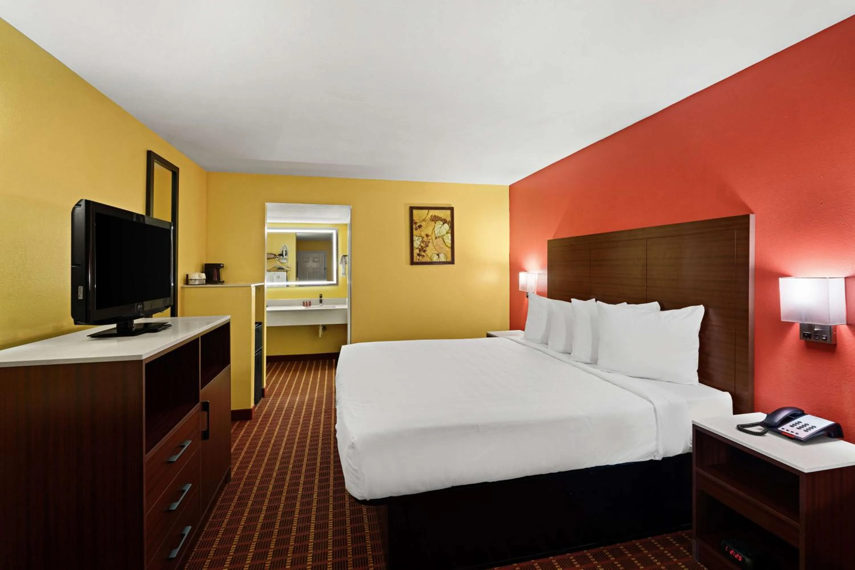 Bedroom, Bed in SureStay by Best Western Gulfport