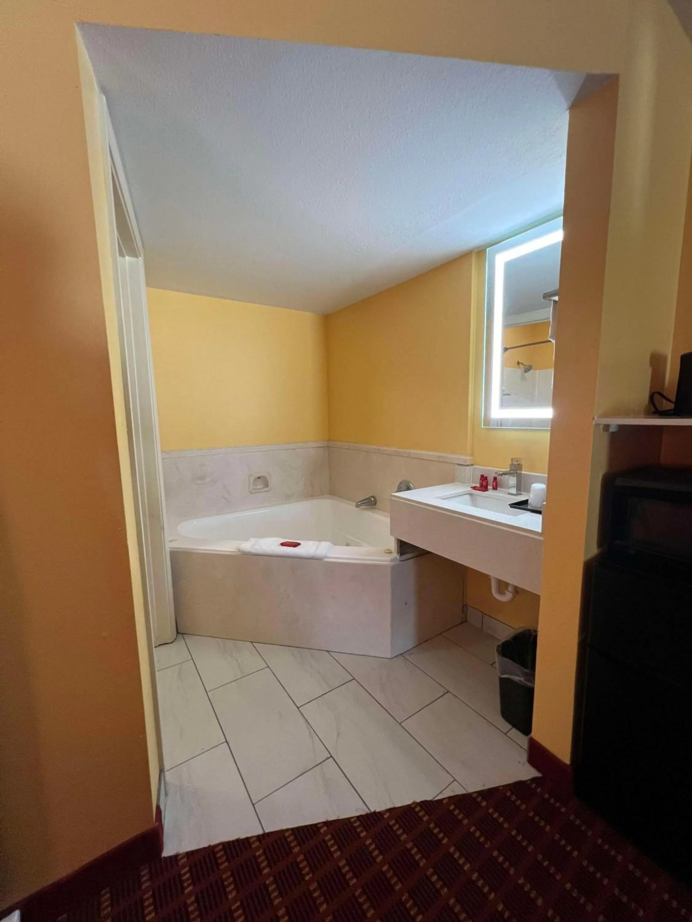 Bathroom, Bed in SureStay by Best Western Gulfport