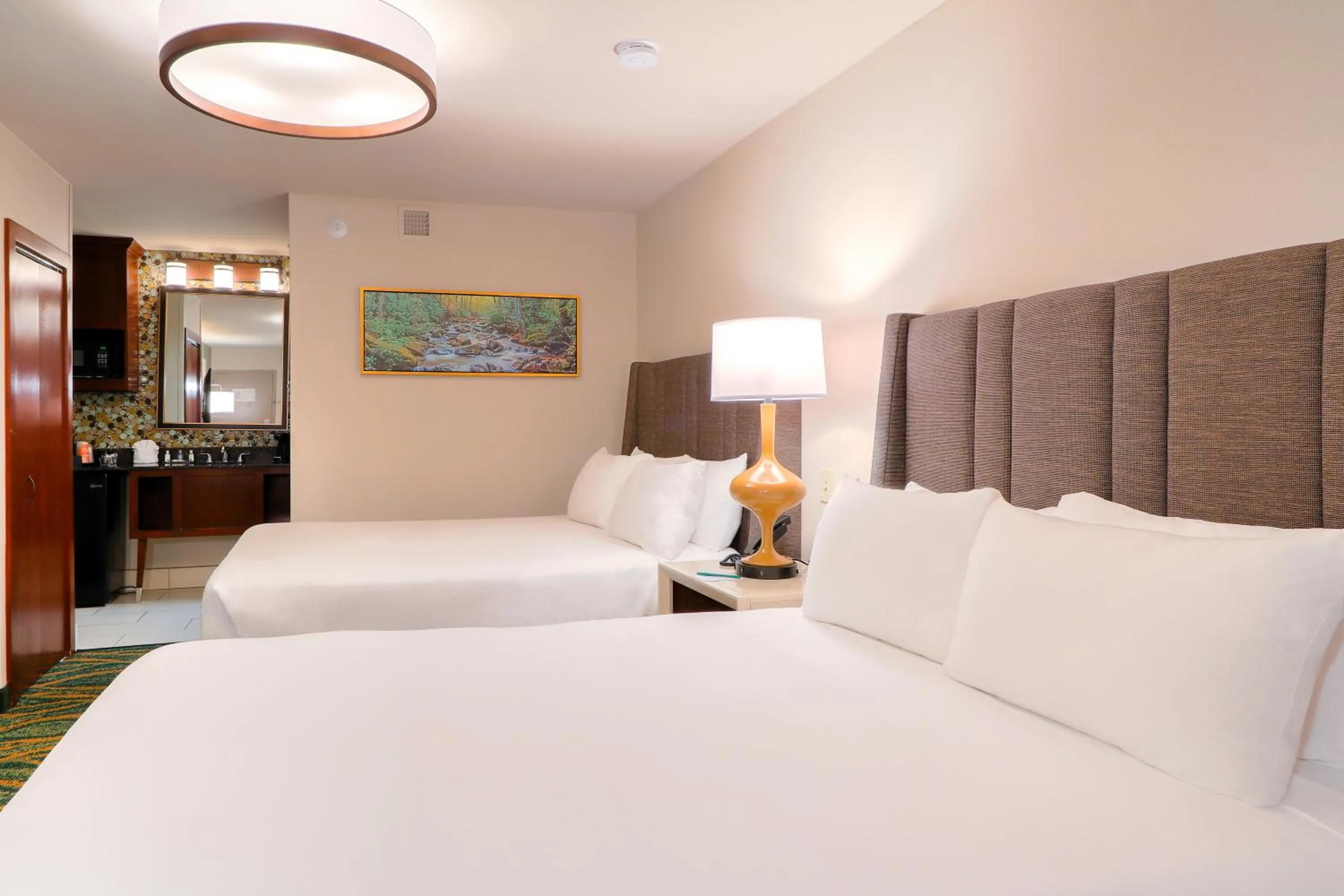 Bed in Quality Inn Near the Island Pigeon Forge