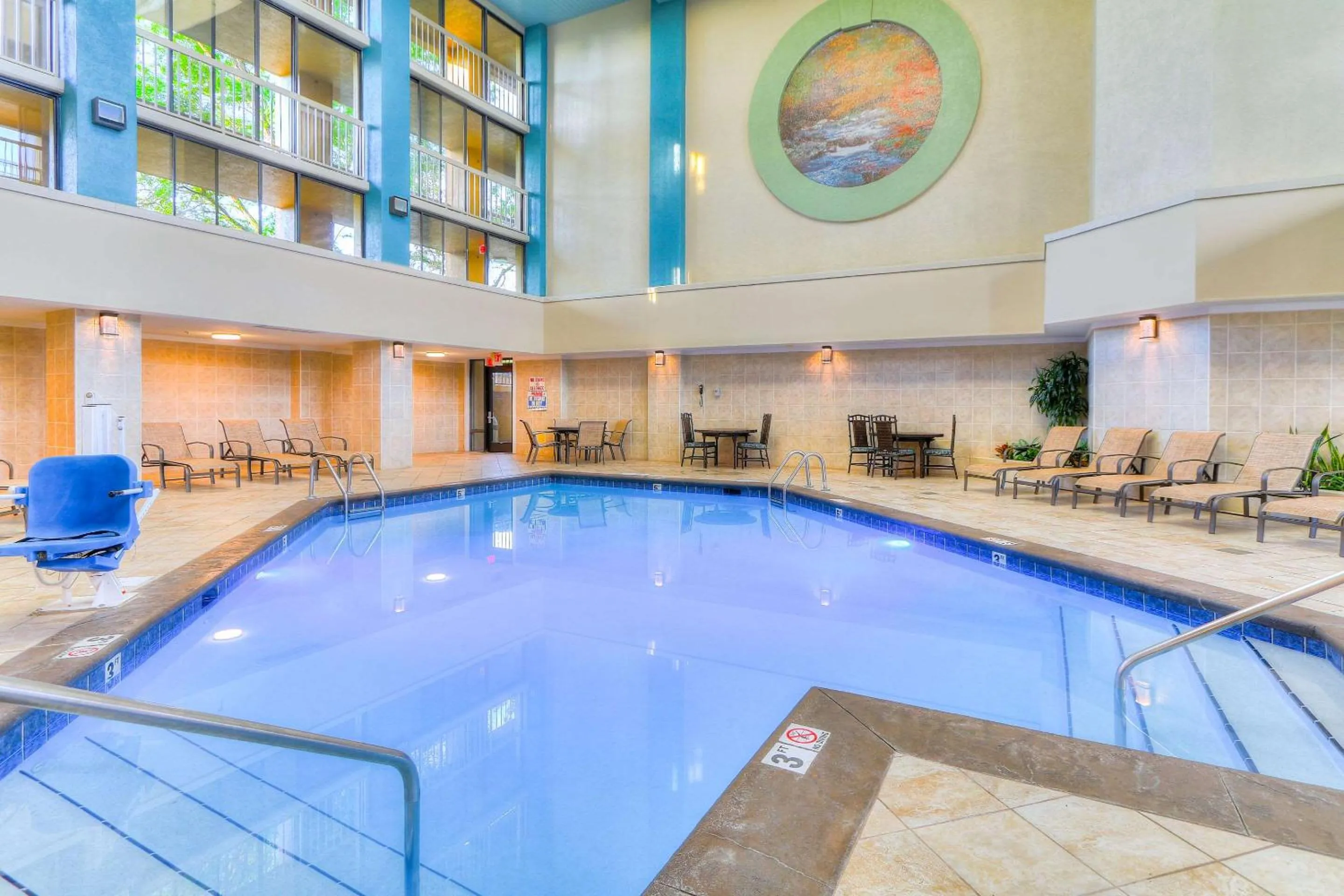 Swimming pool in Quality Inn Near the Island Pigeon Forge
