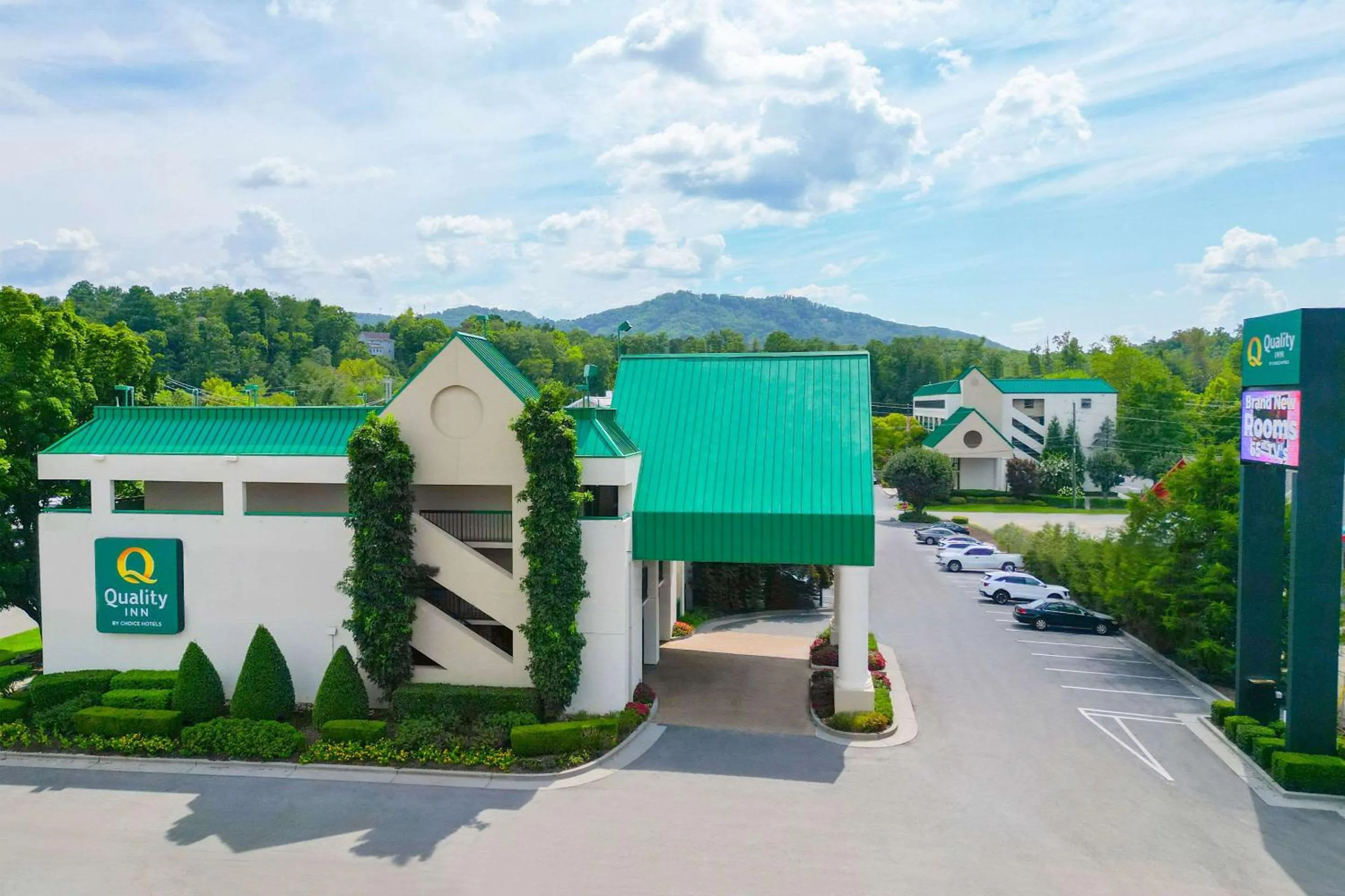 Property building in Quality Inn Near the Island Pigeon Forge