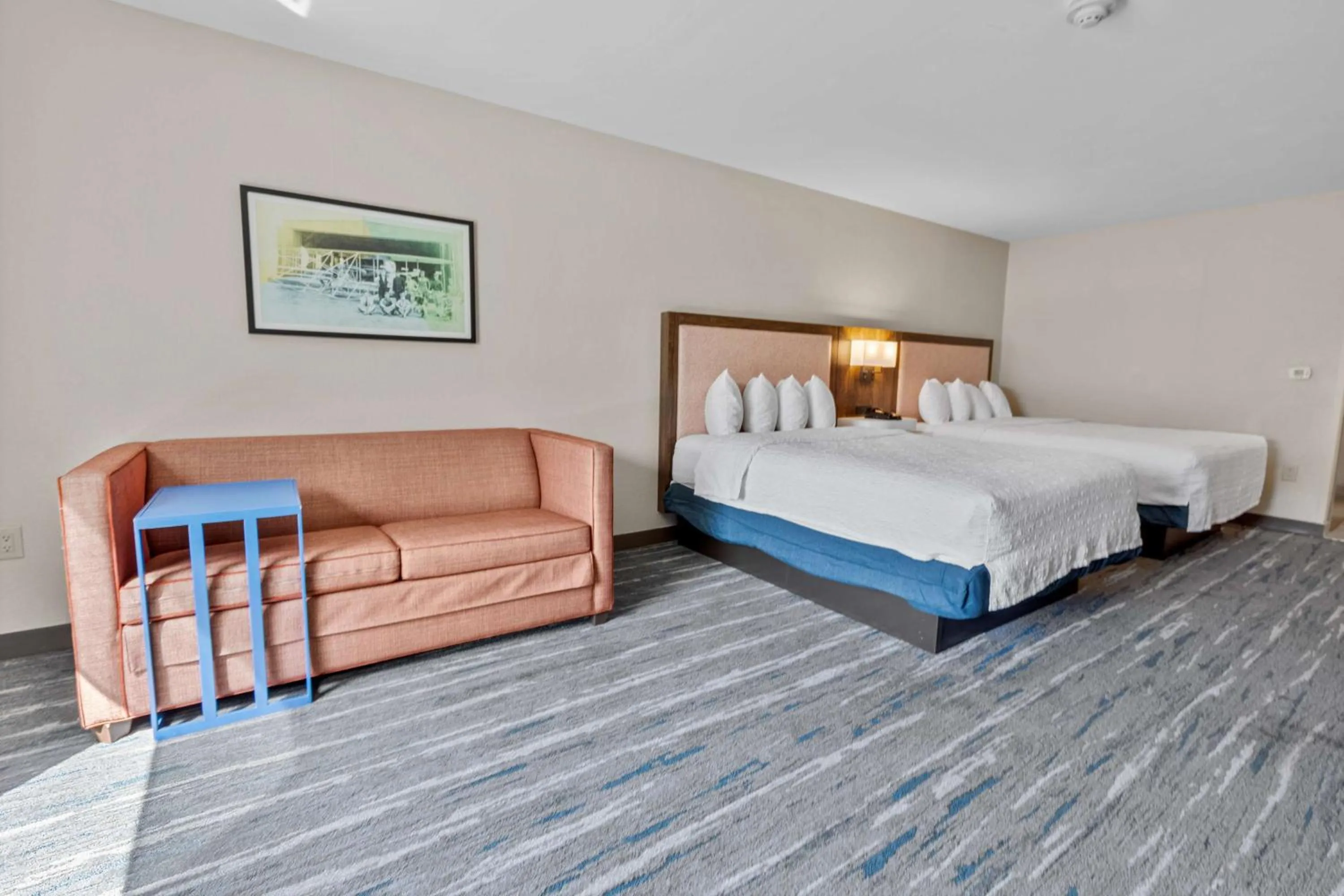Photo of the whole room, Bed in Hampton Inn & Suites Selma-San Antonio/Randolph AFB