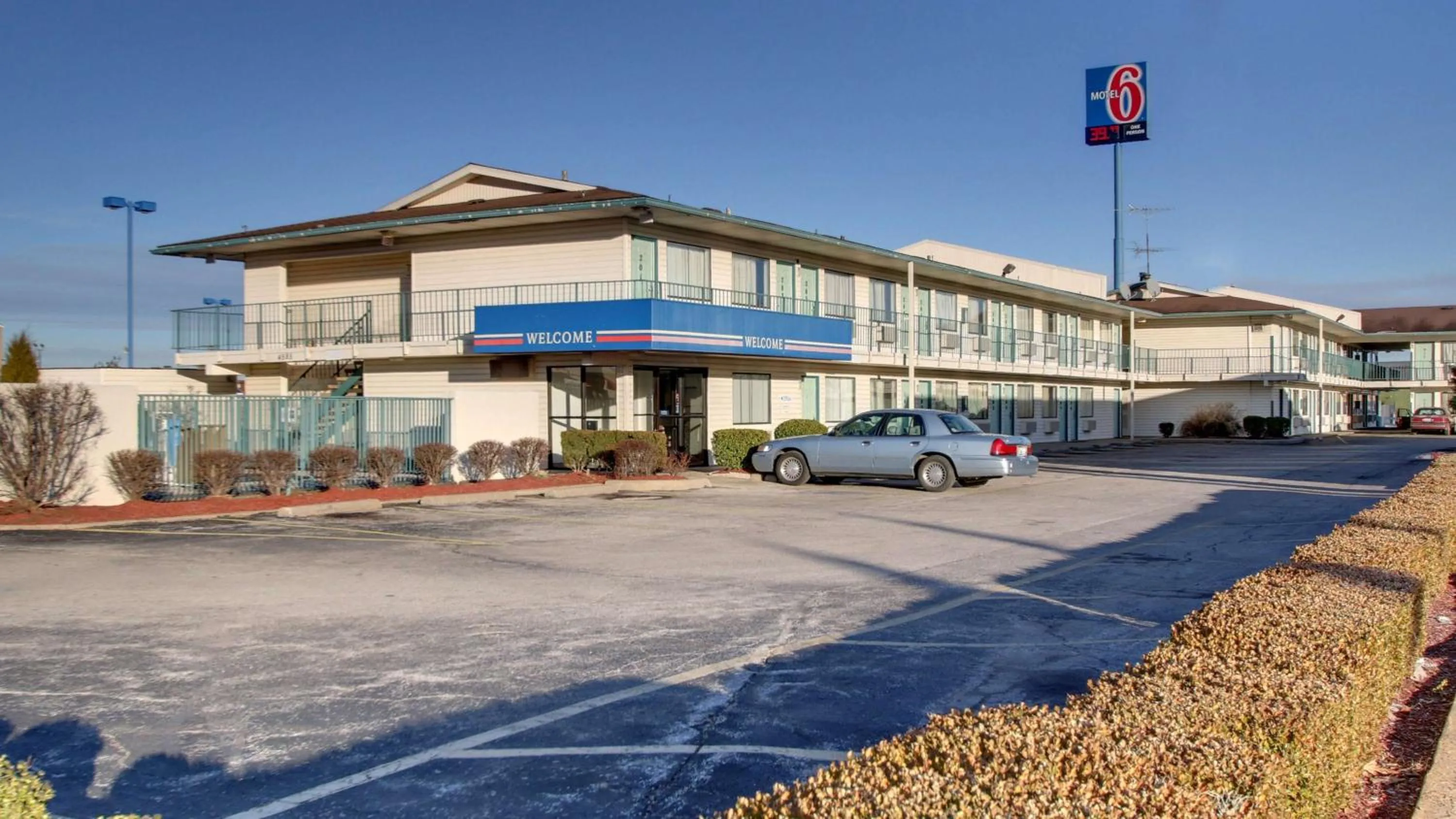 Property building in Motel 6-Owensboro, KY