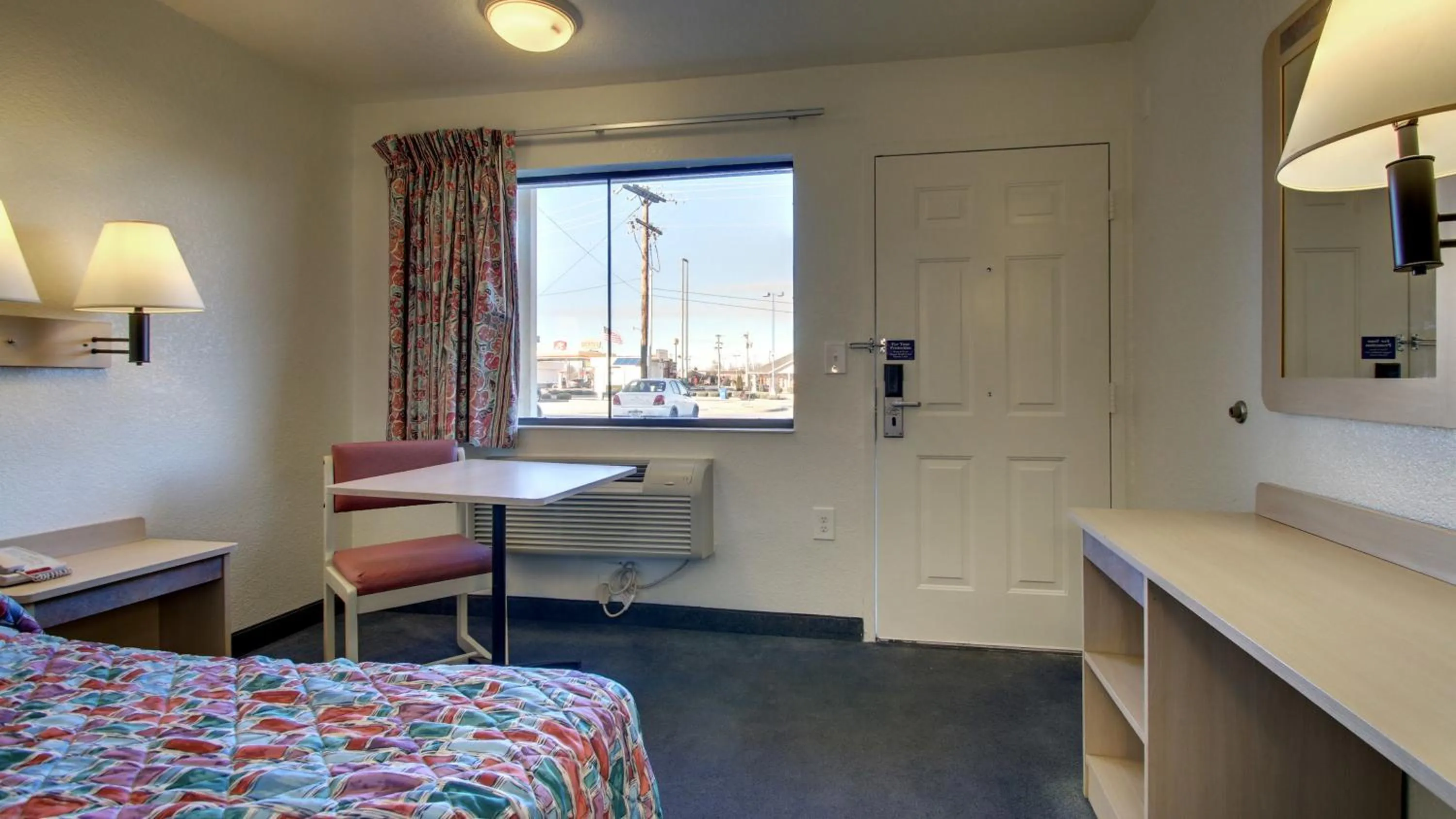 Bedroom, Bed in Motel 6-Owensboro, KY