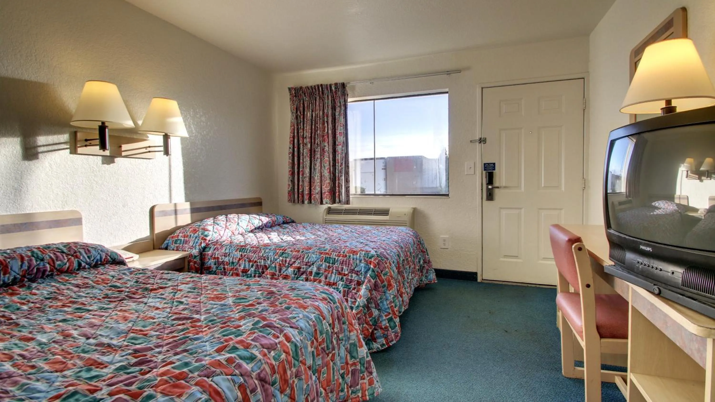 Bedroom, Bed in Motel 6-Owensboro, KY