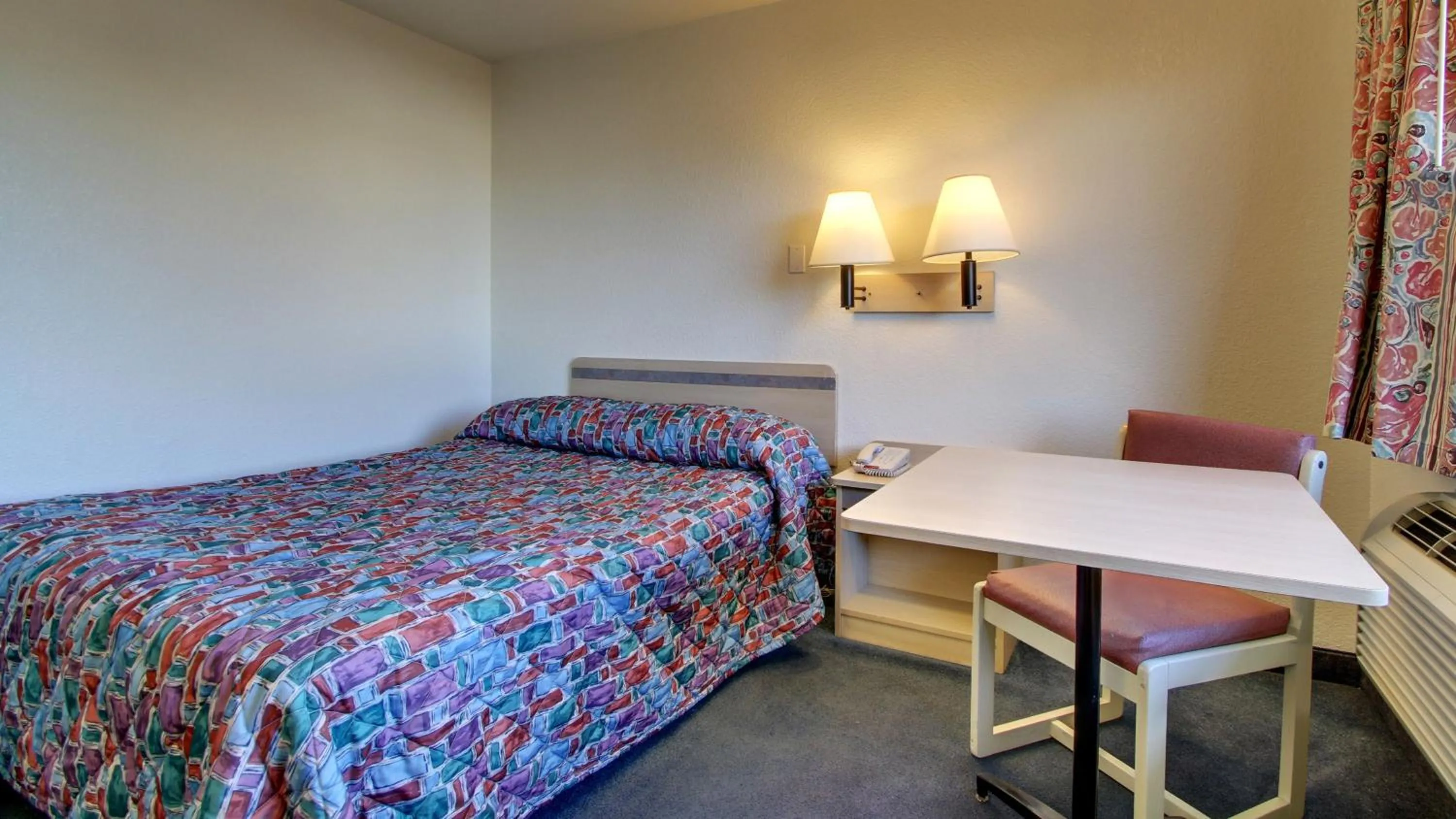 Bedroom, Bed in Motel 6-Owensboro, KY