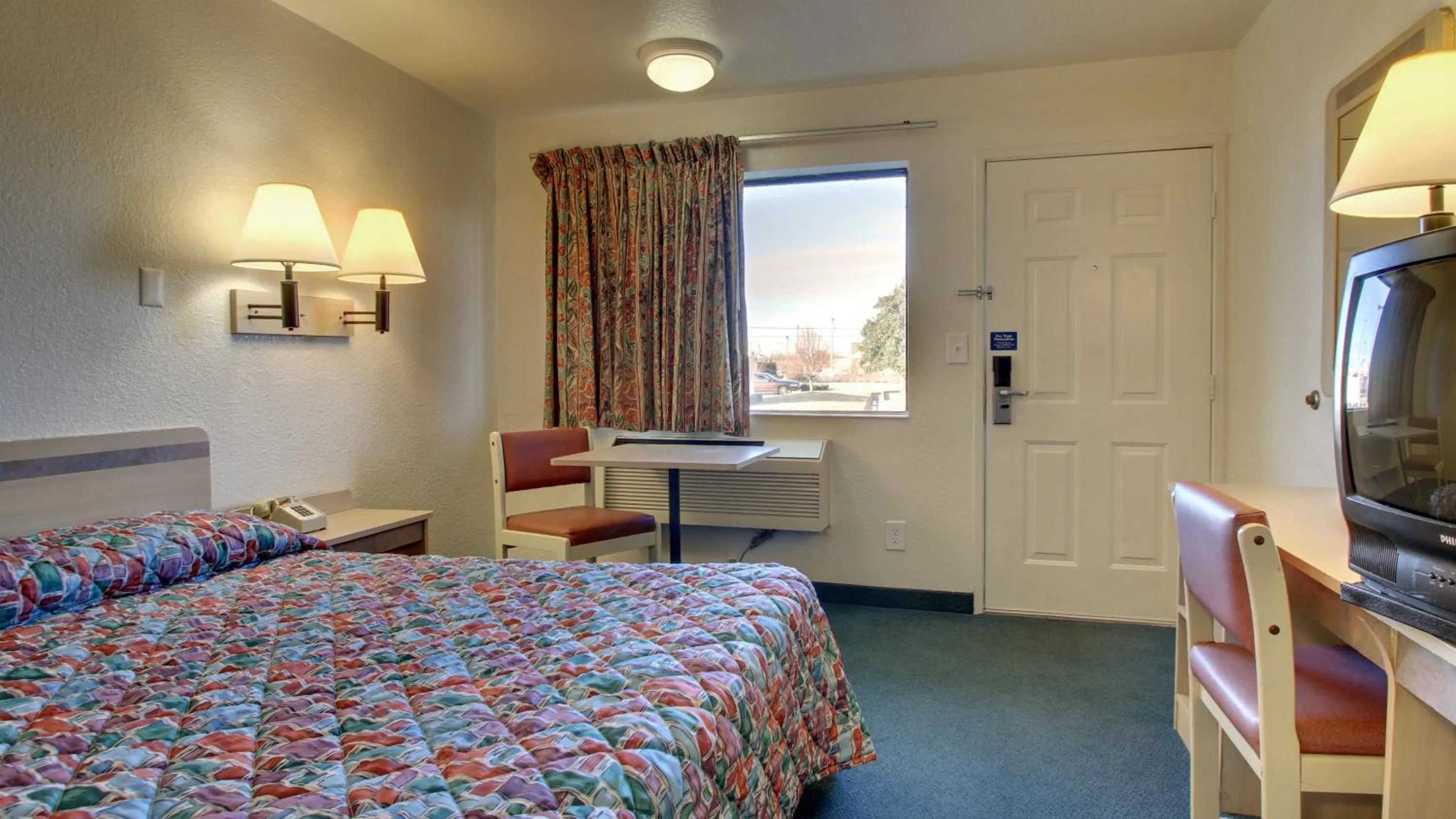 Bedroom, Bed in Motel 6-Owensboro, KY