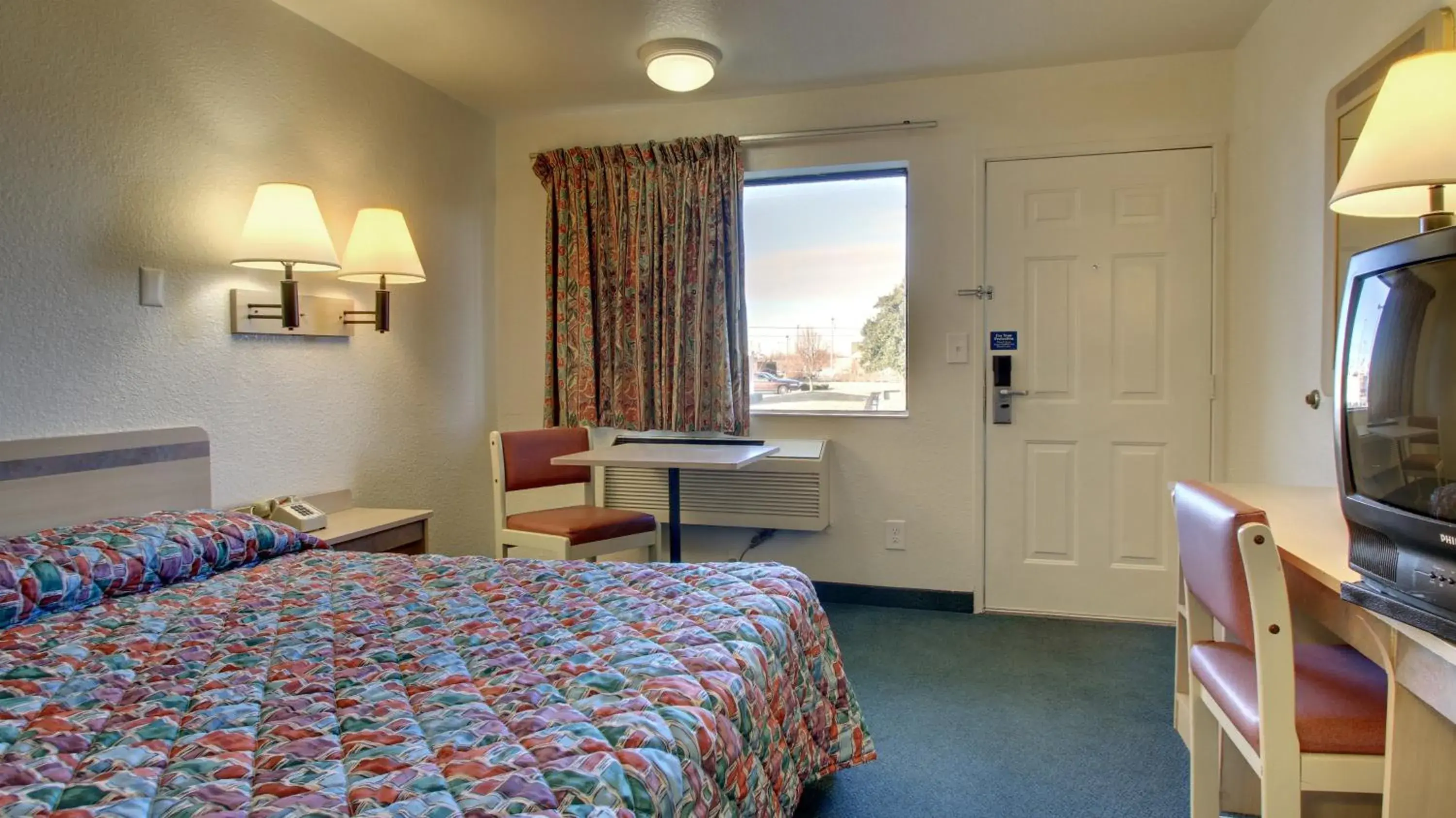 Deluxe Queen Room - Non-Smoking in Motel 6-Owensboro, KY Deluxe Queen Room - Non-Smoking in Motel 6-Owensboro, KY