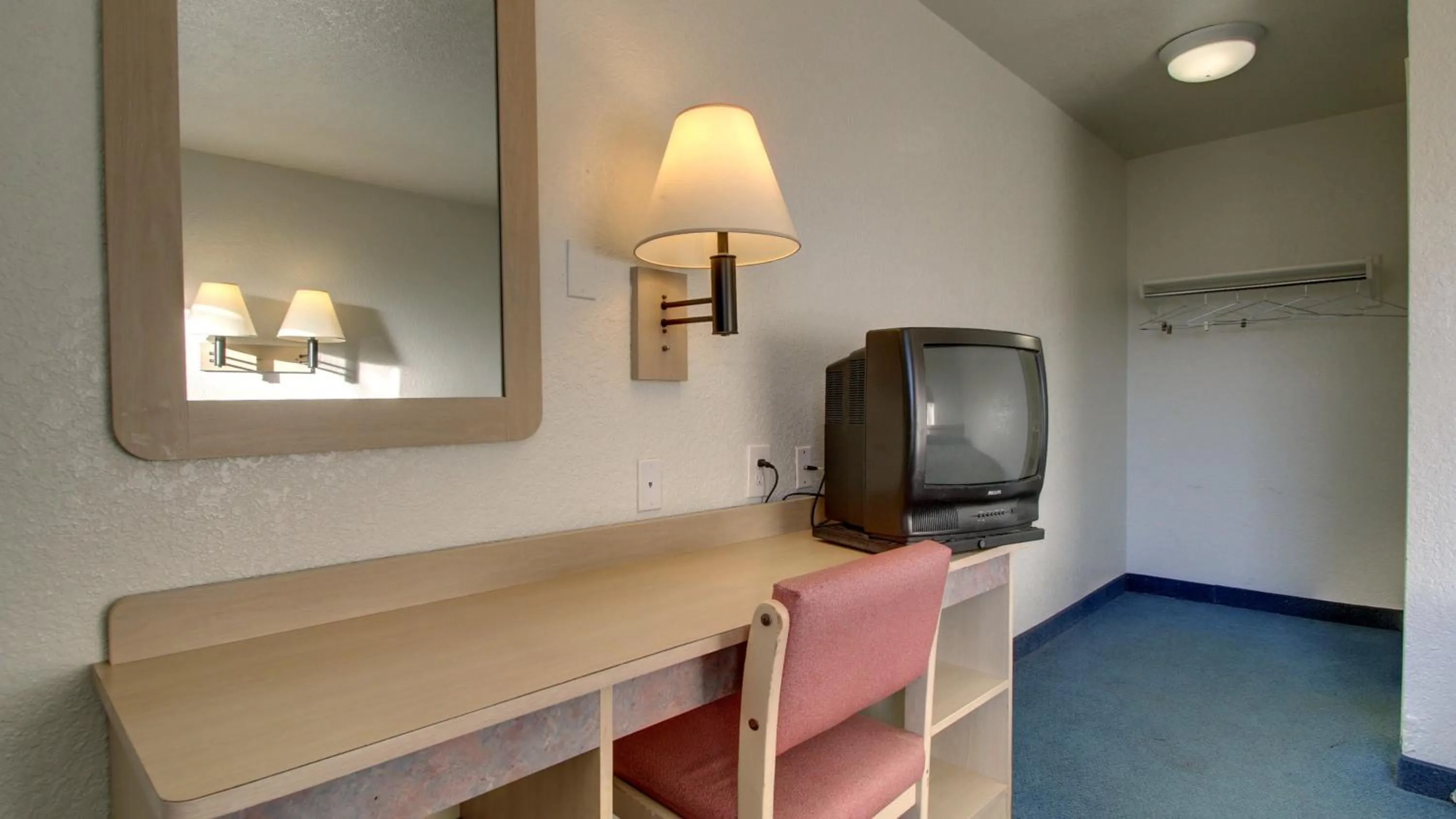 Bedroom in Motel 6-Owensboro, KY