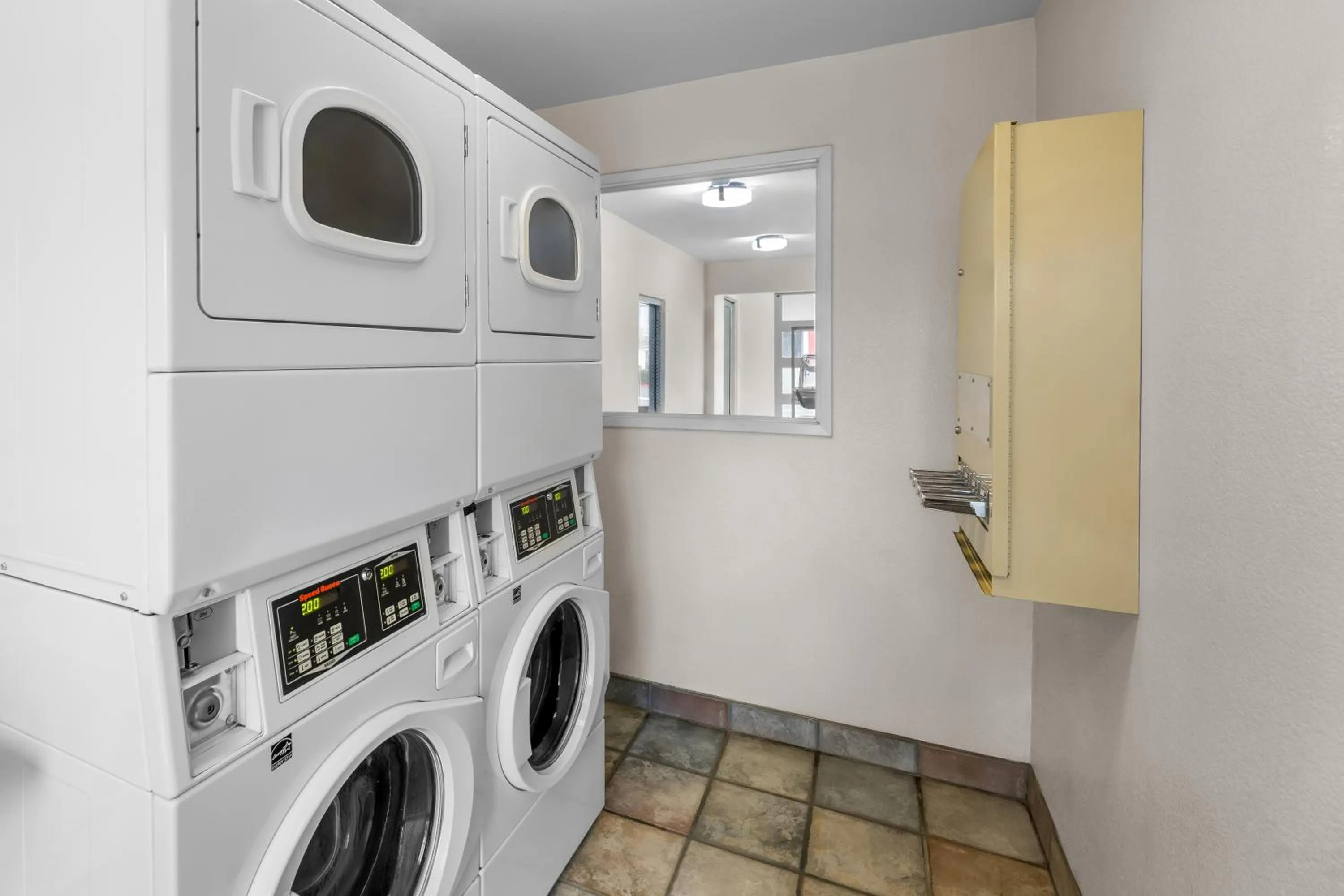 washing machine in Park Inn by Radisson, Winnemucca