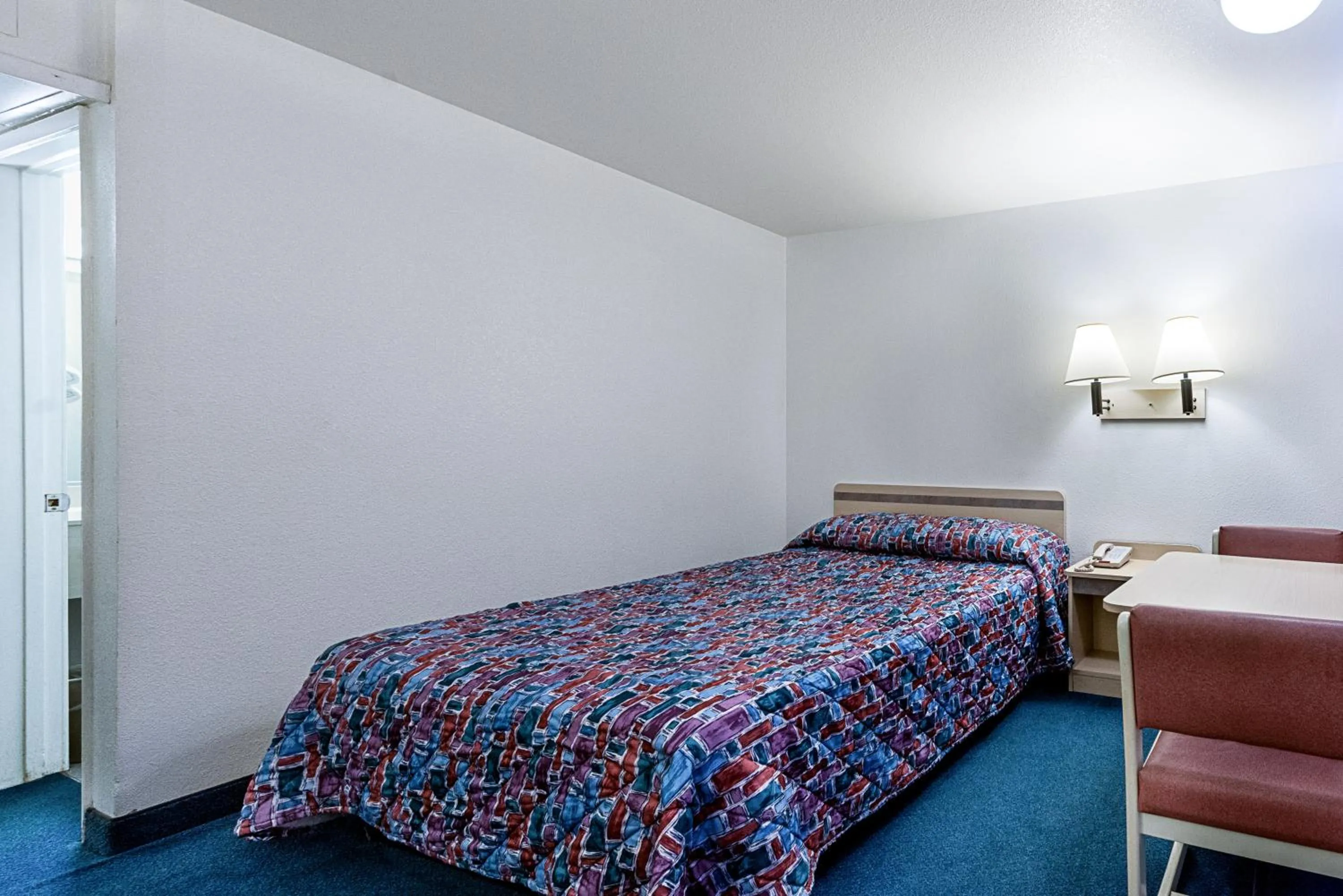 Photo of the whole room, Bed in Motel 6-Winnemucca, NV