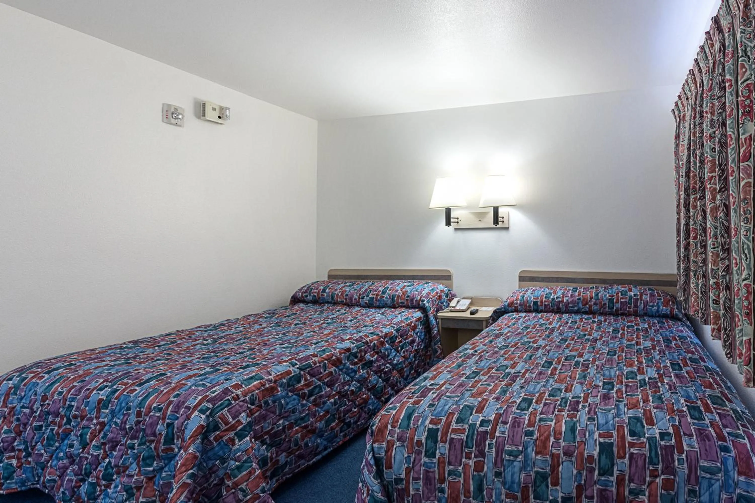 Photo of the whole room, Bed in Motel 6-Winnemucca, NV