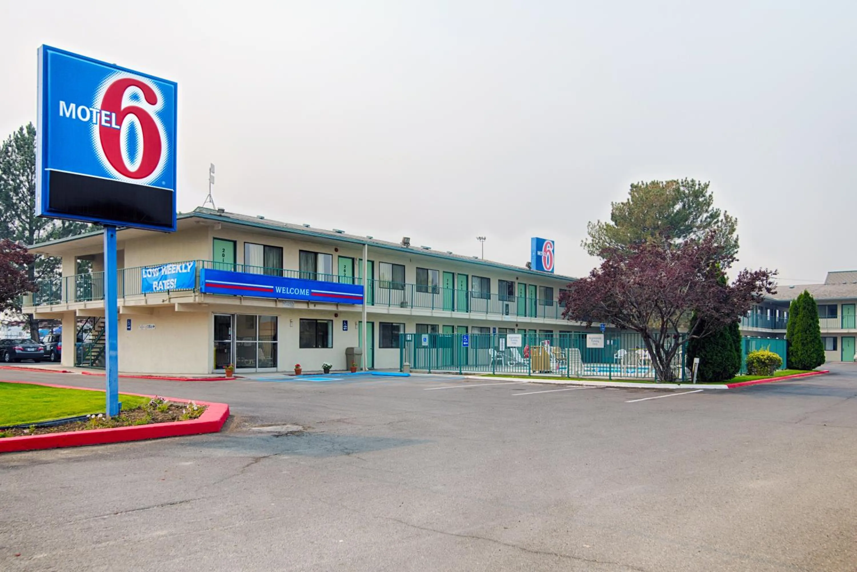 Facade/entrance in Motel 6-Winnemucca, NV
