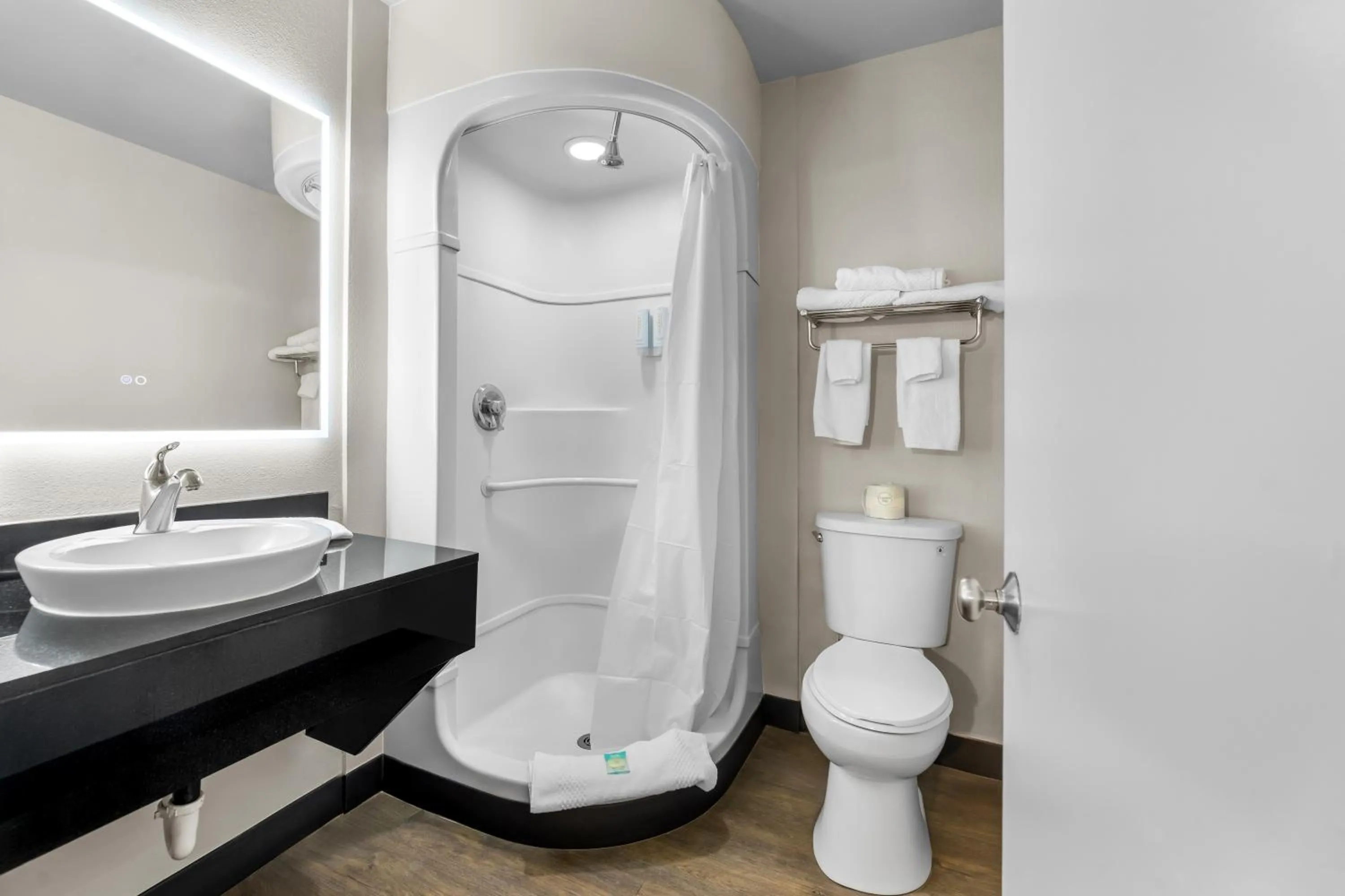 Shower in Park Inn by Radisson, Winnemucca