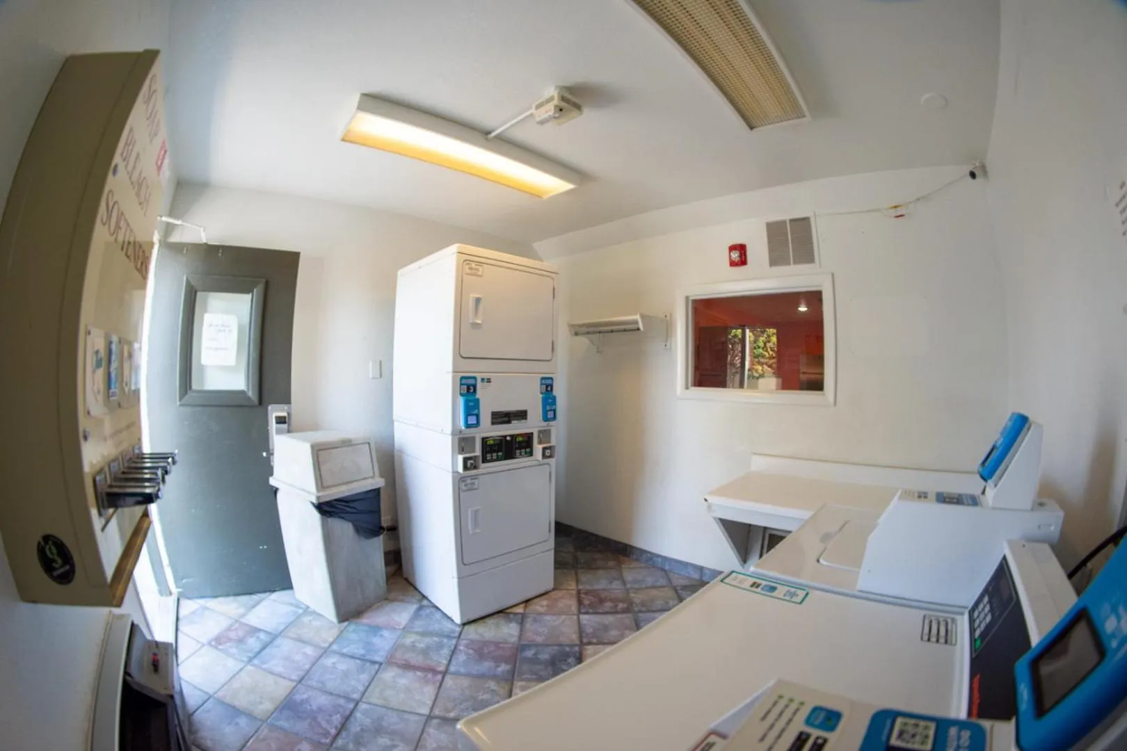 washing machine in Anderson Inn, Anderson, Indiana
