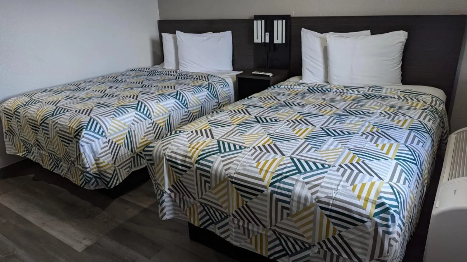 Bedroom, Bed in Motel 6-Victoria, TX