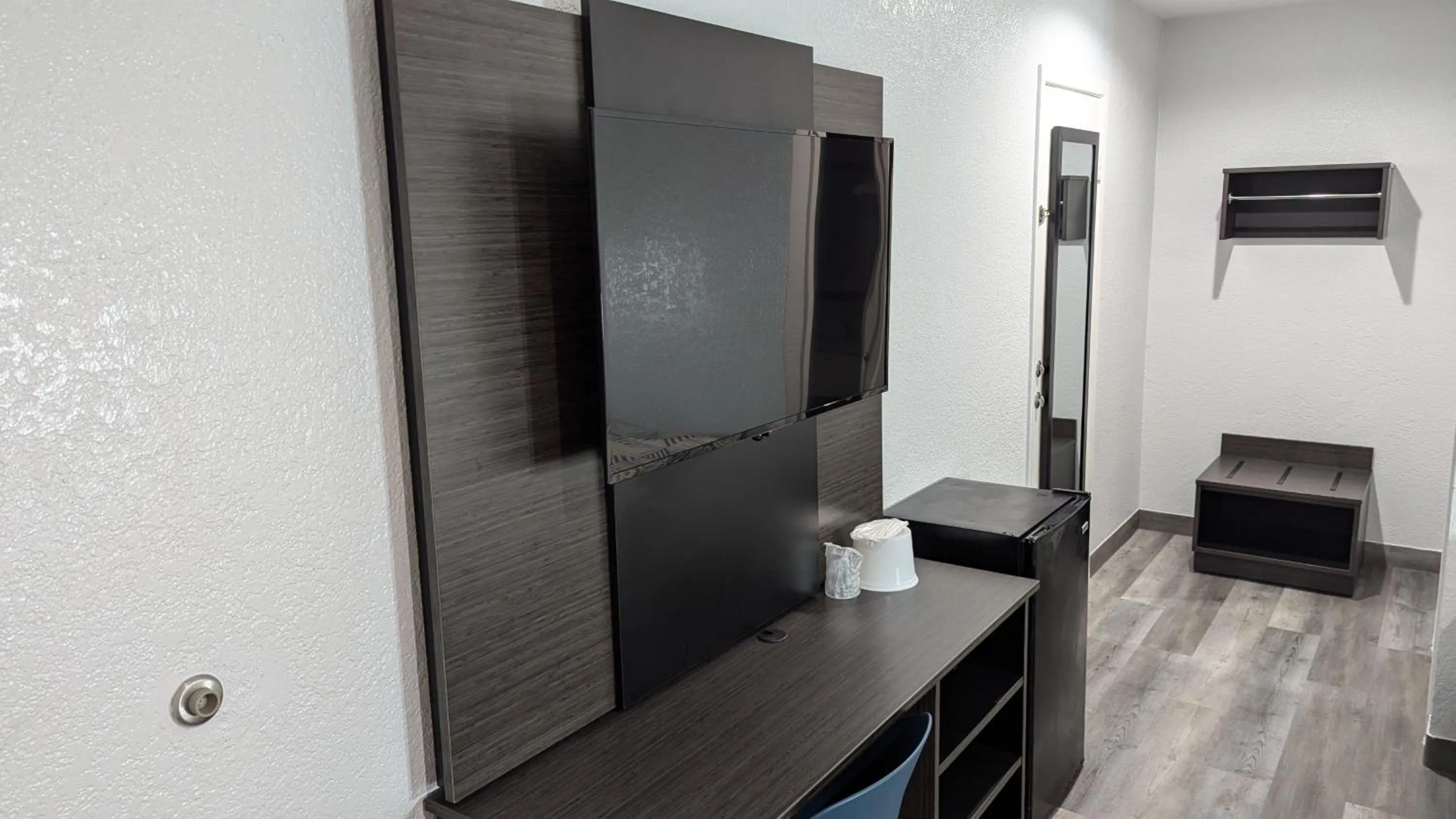 TV and multimedia in Motel 6-Victoria, TX