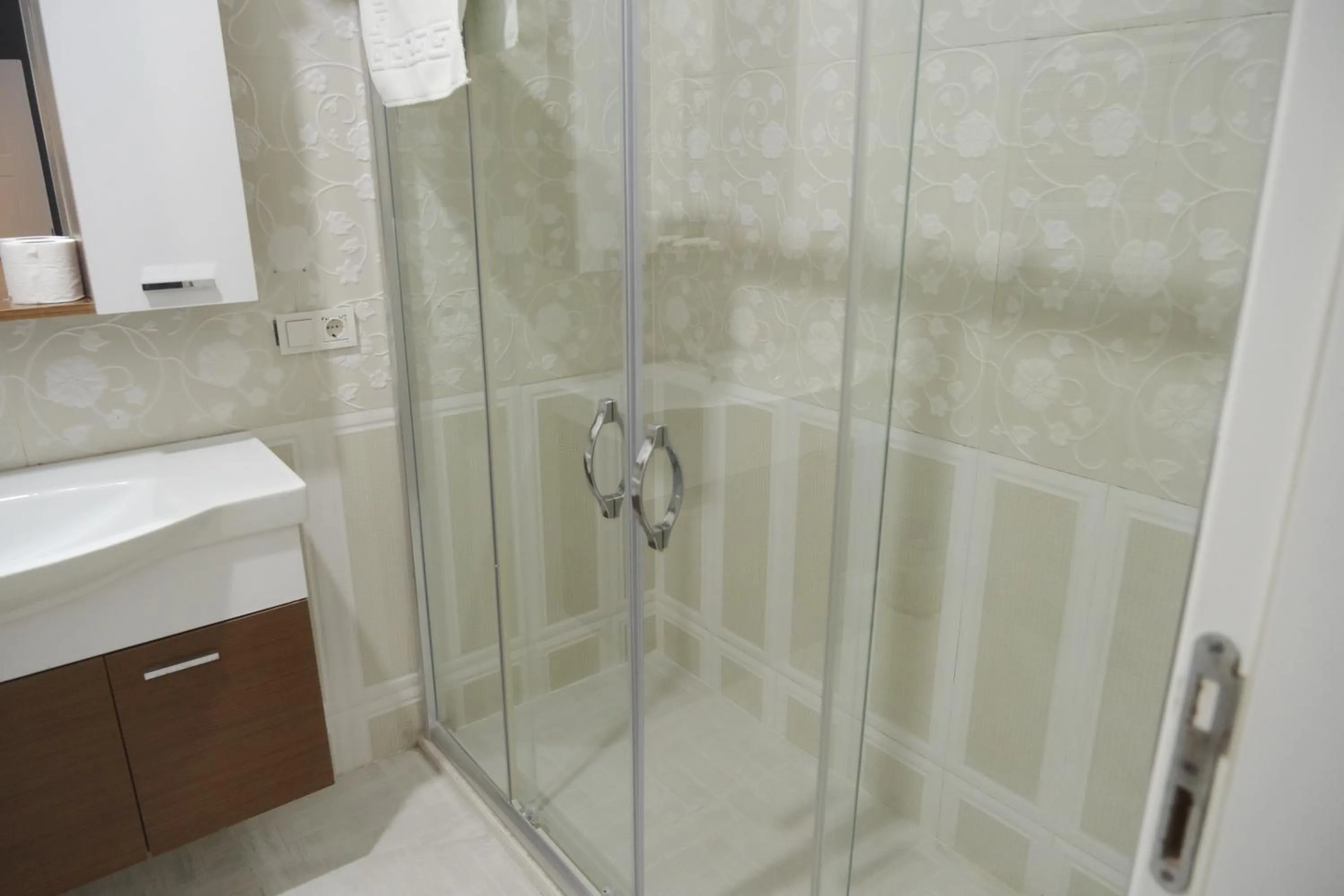 Shower in Florya House Hotel