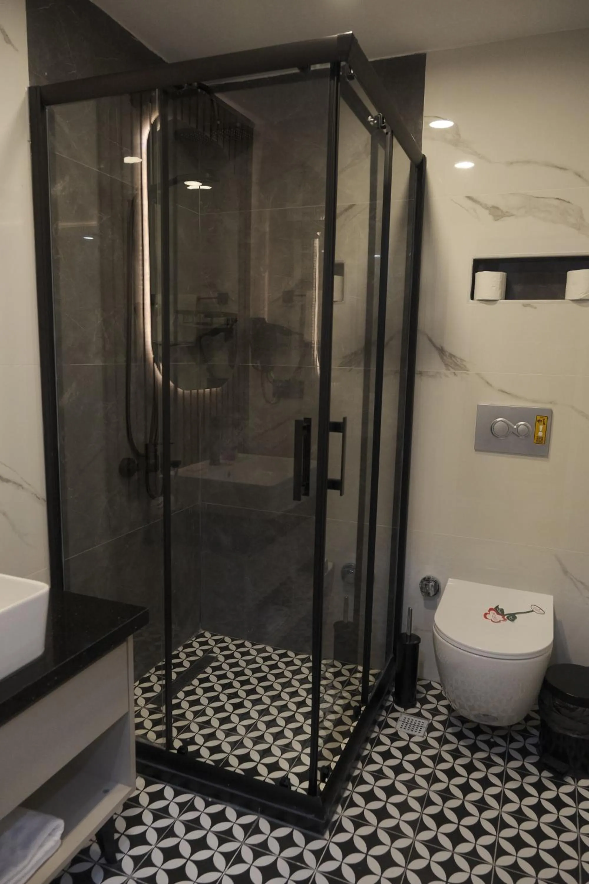 Shower in Florya House Hotel