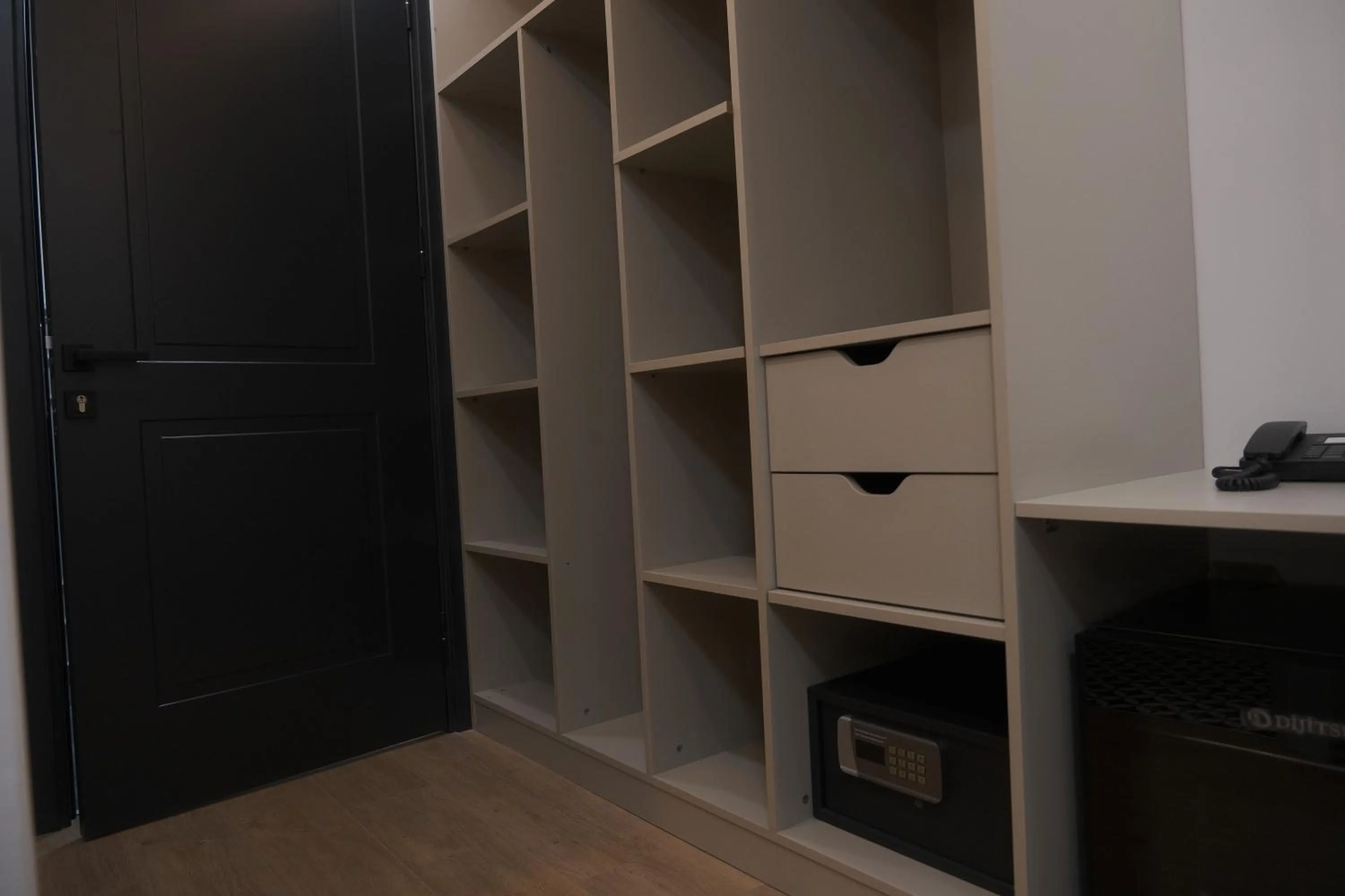 wardrobe in Florya House Hotel