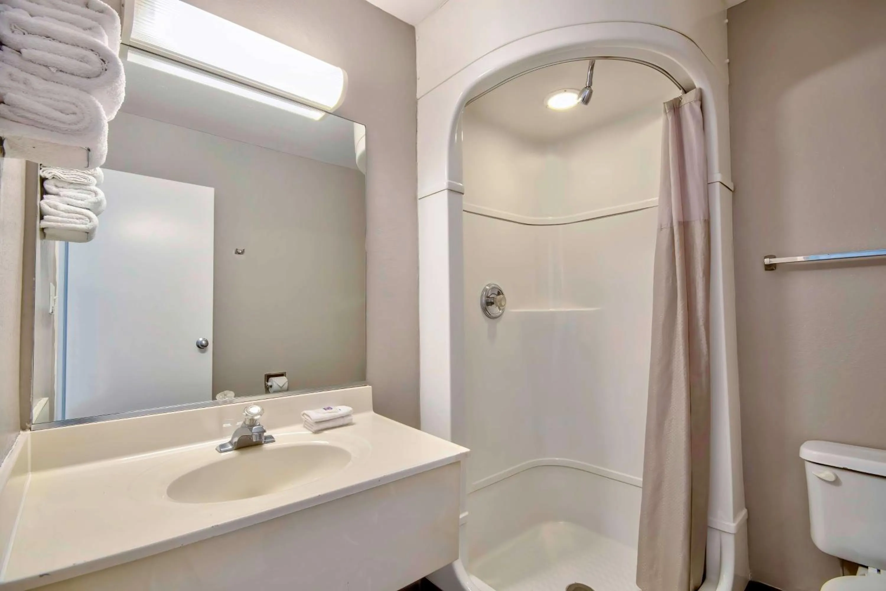 Bathroom in Motel 6-Farmington, NM