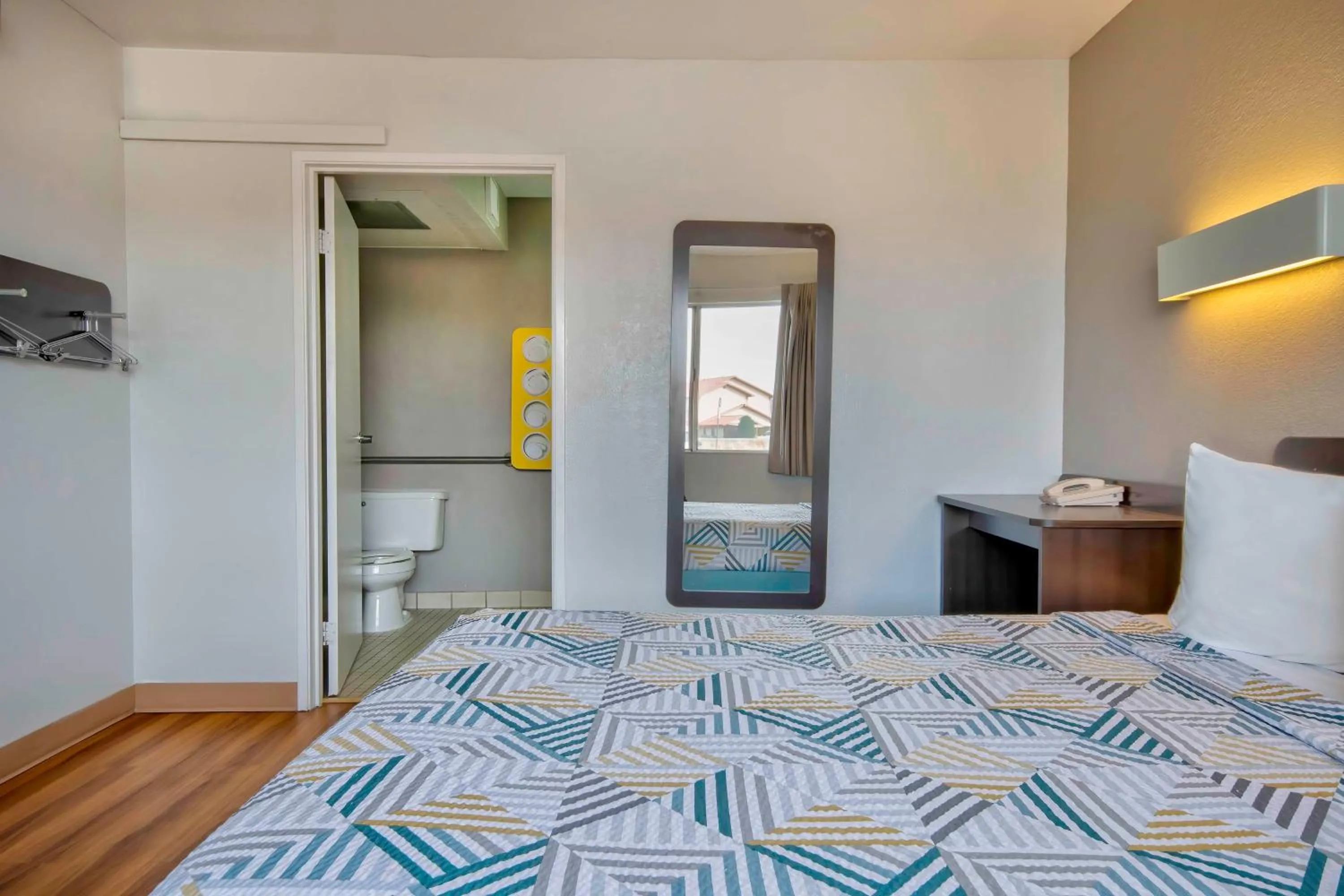 Bedroom, Bed in Motel 6-Farmington, NM