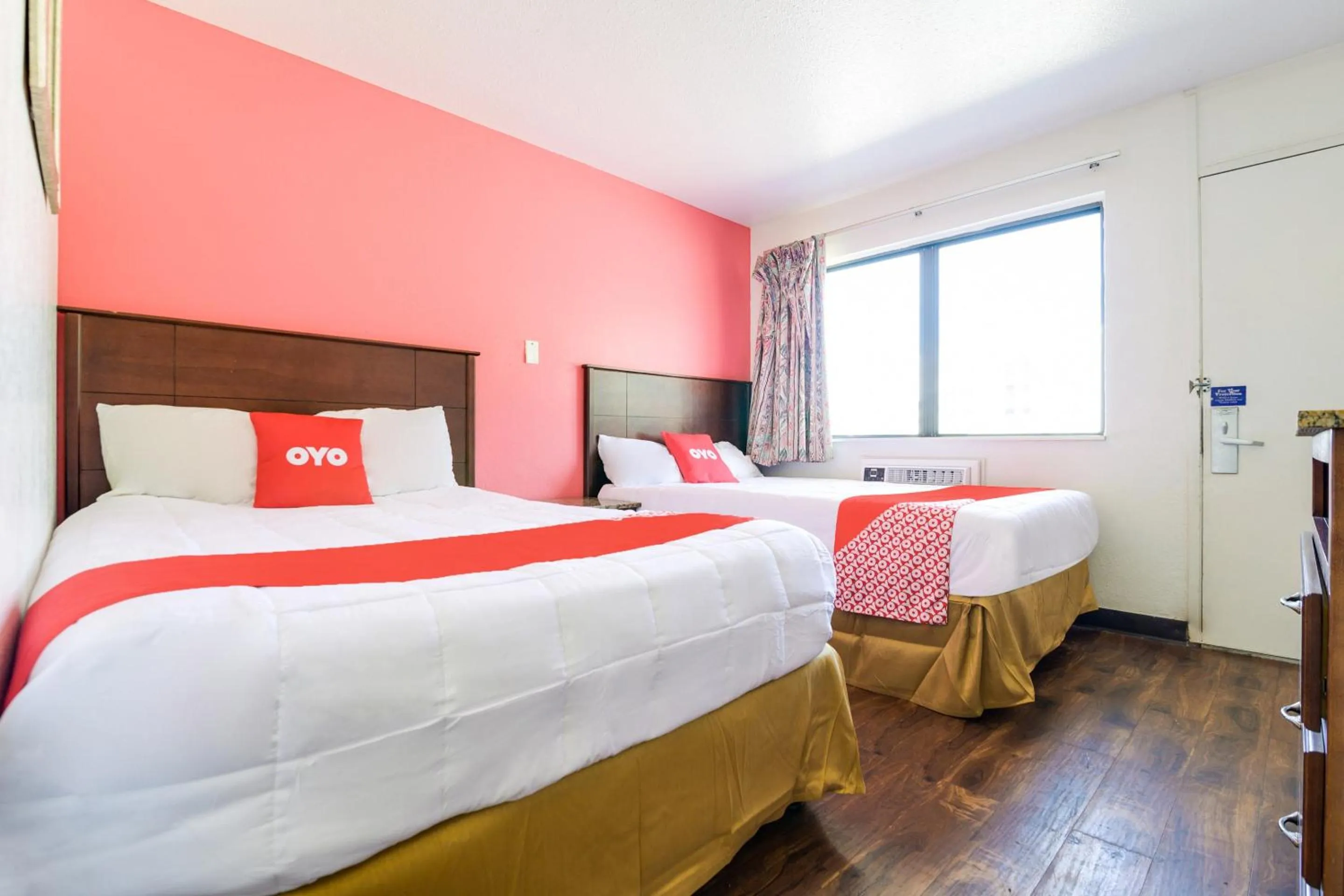 Bedroom in OYO Hotel South Bend - Campus