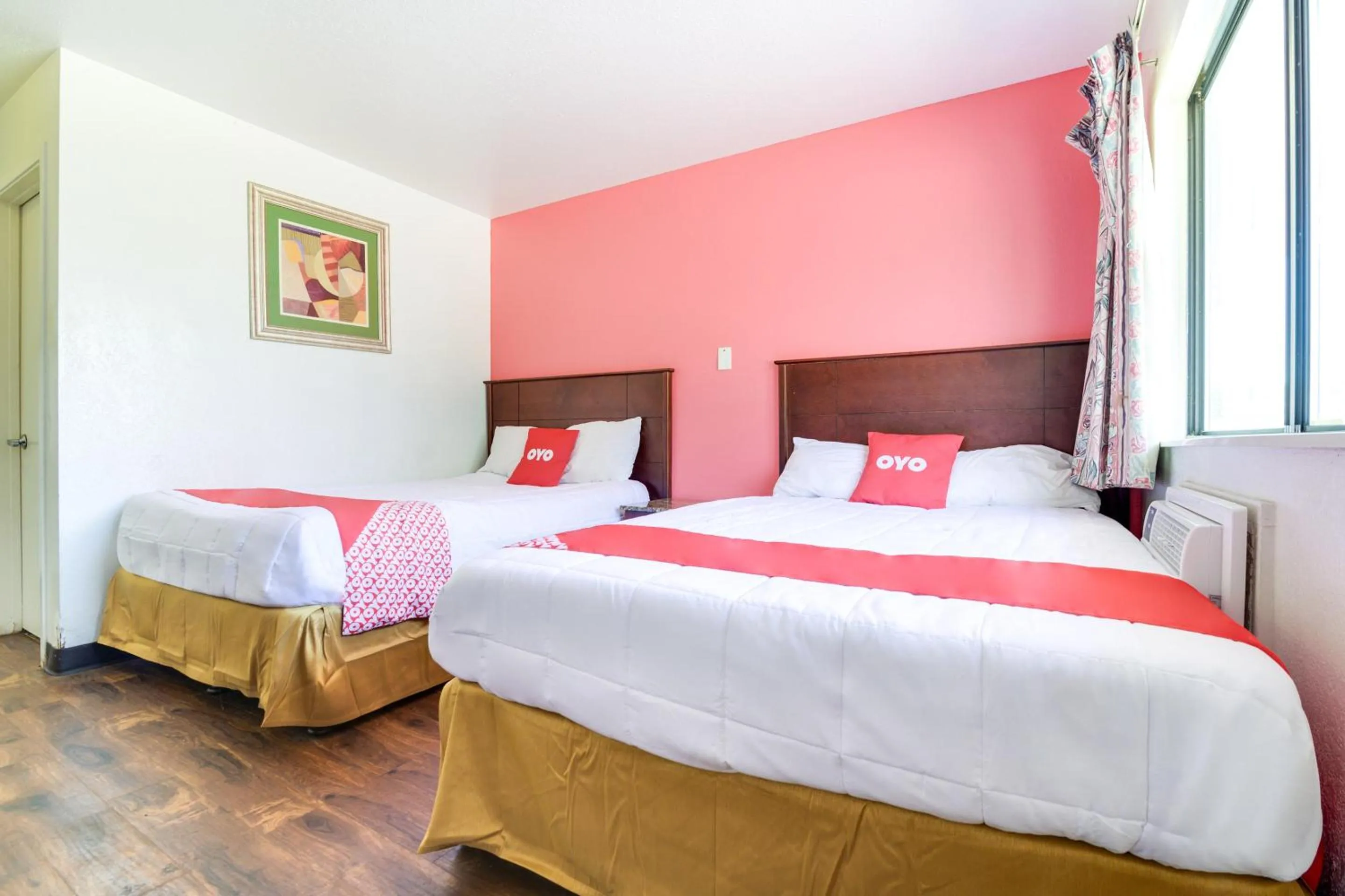 Bedroom in OYO Hotel South Bend - Campus