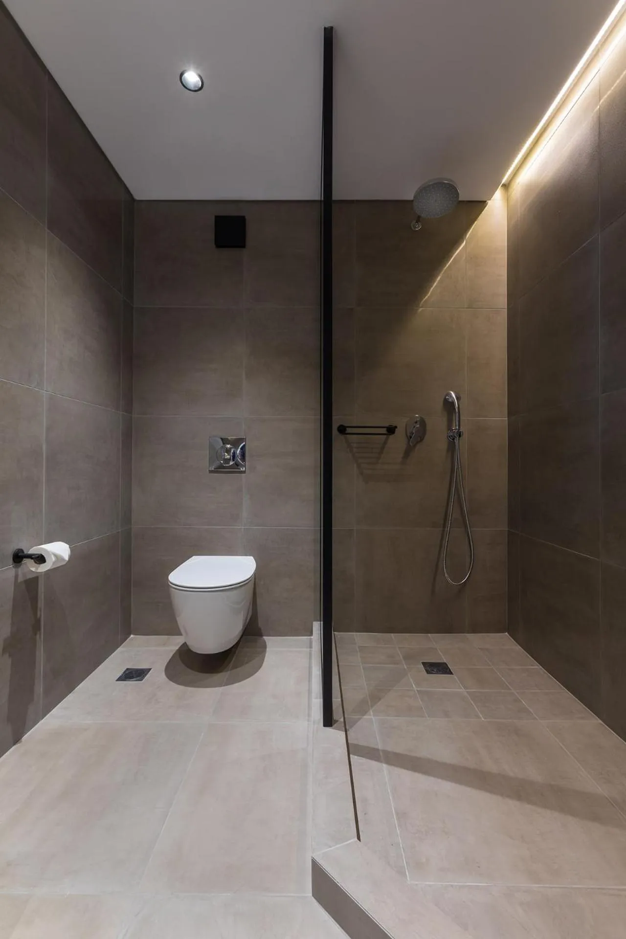 Shower in Klepsydra Urban Suites
