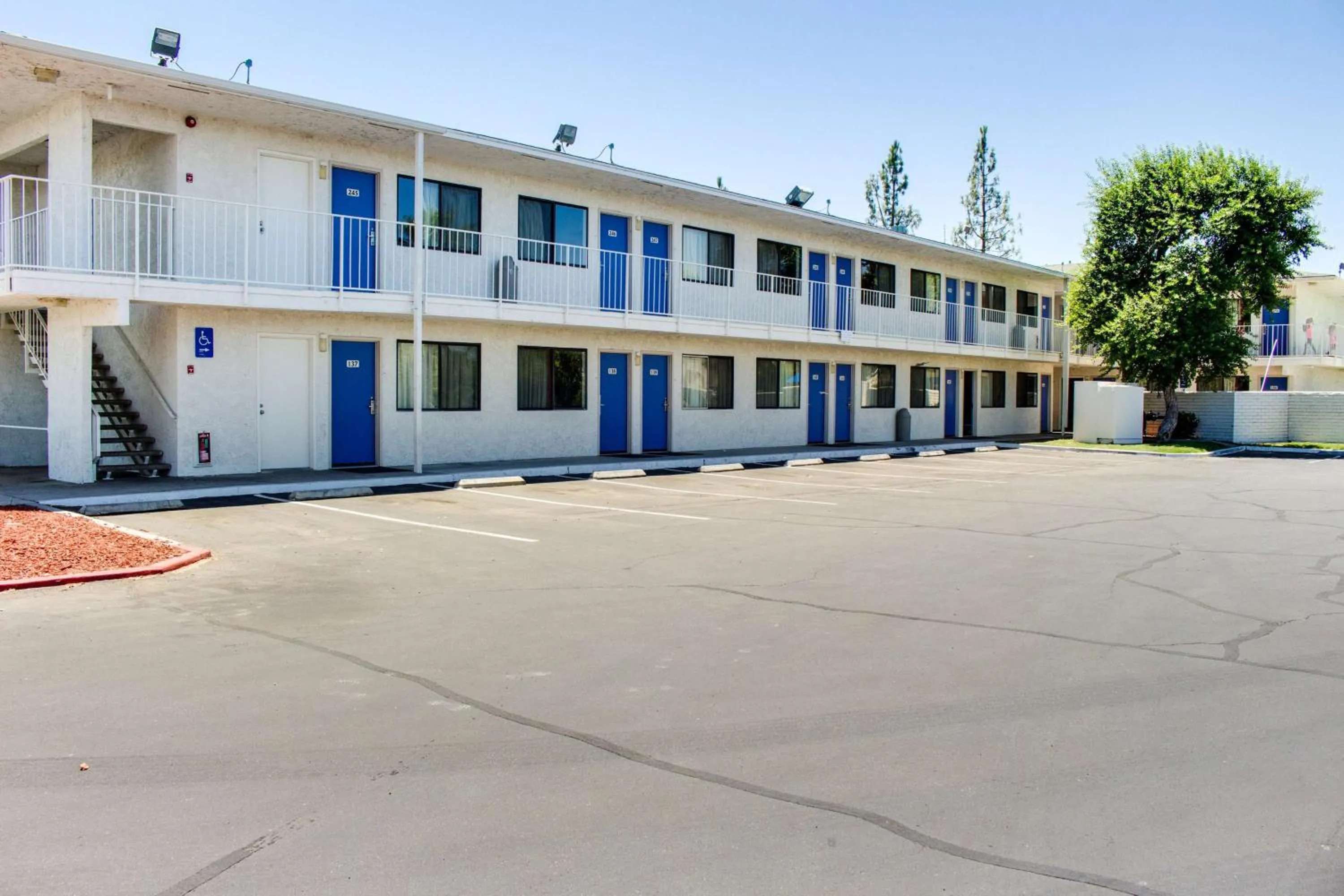 Property building in Motel 6-Bakersfield, CA - South