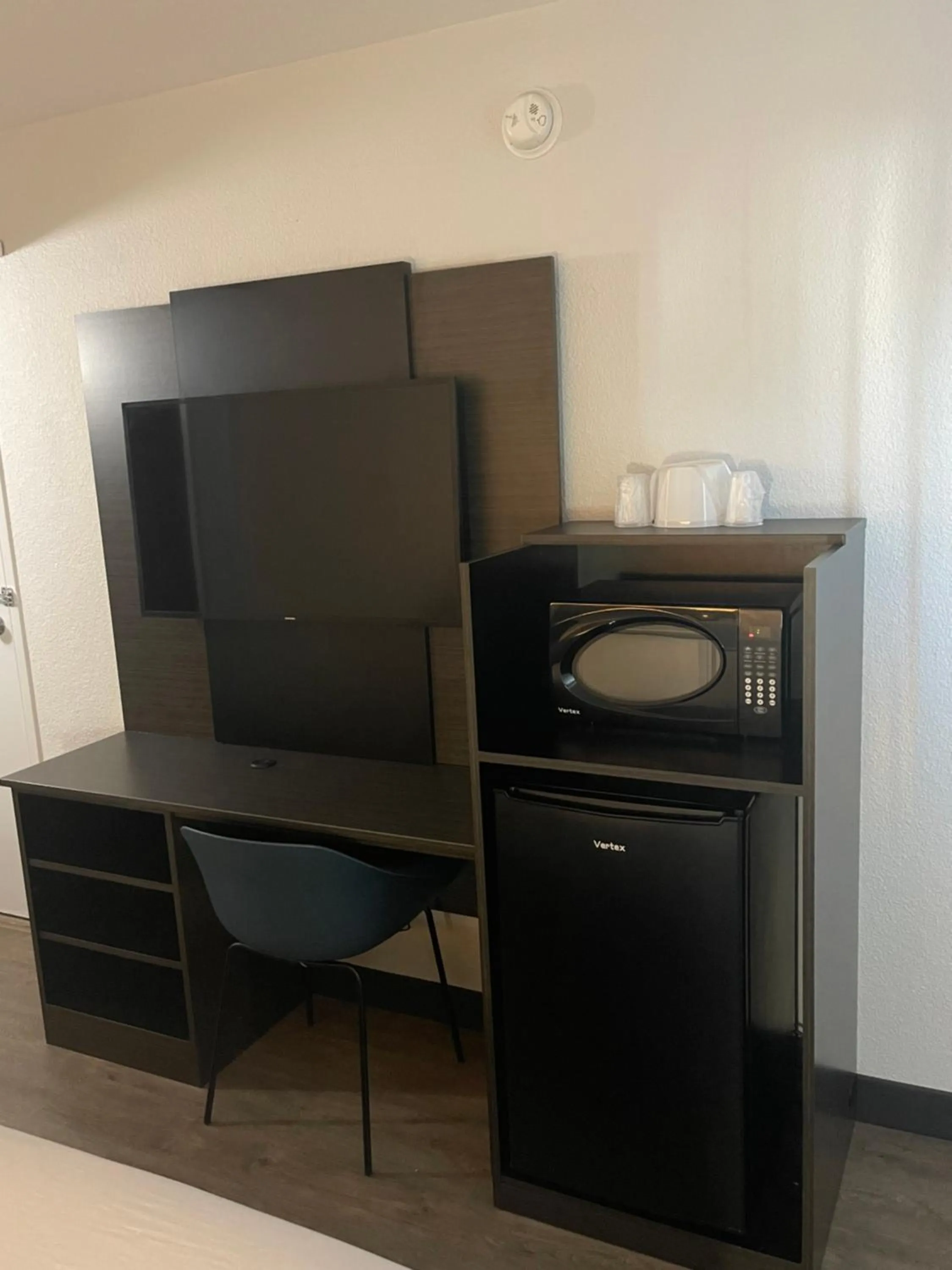 TV and multimedia in Motel 6-Bakersfield, CA - South