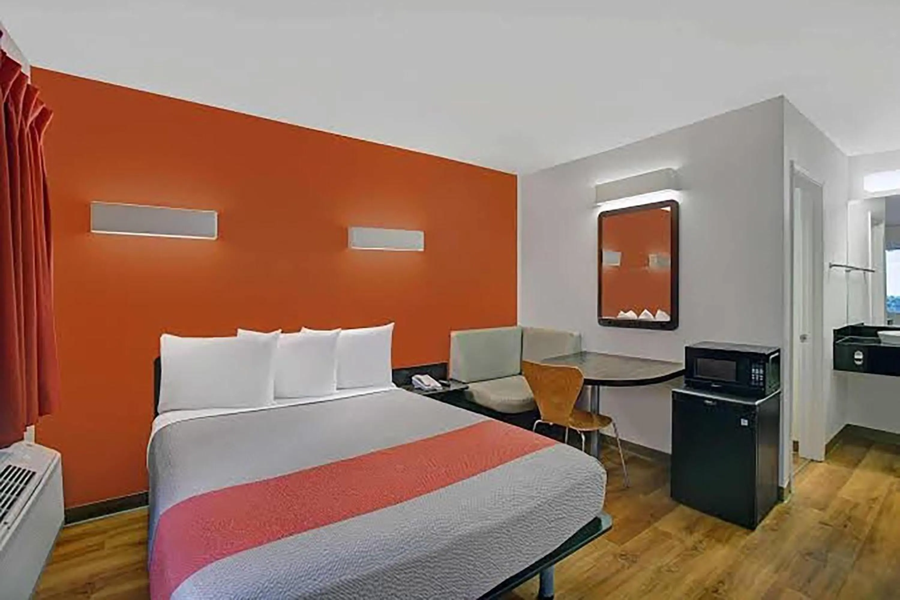 Photo of the whole room in Super 8 by Wyndham Santa Clara