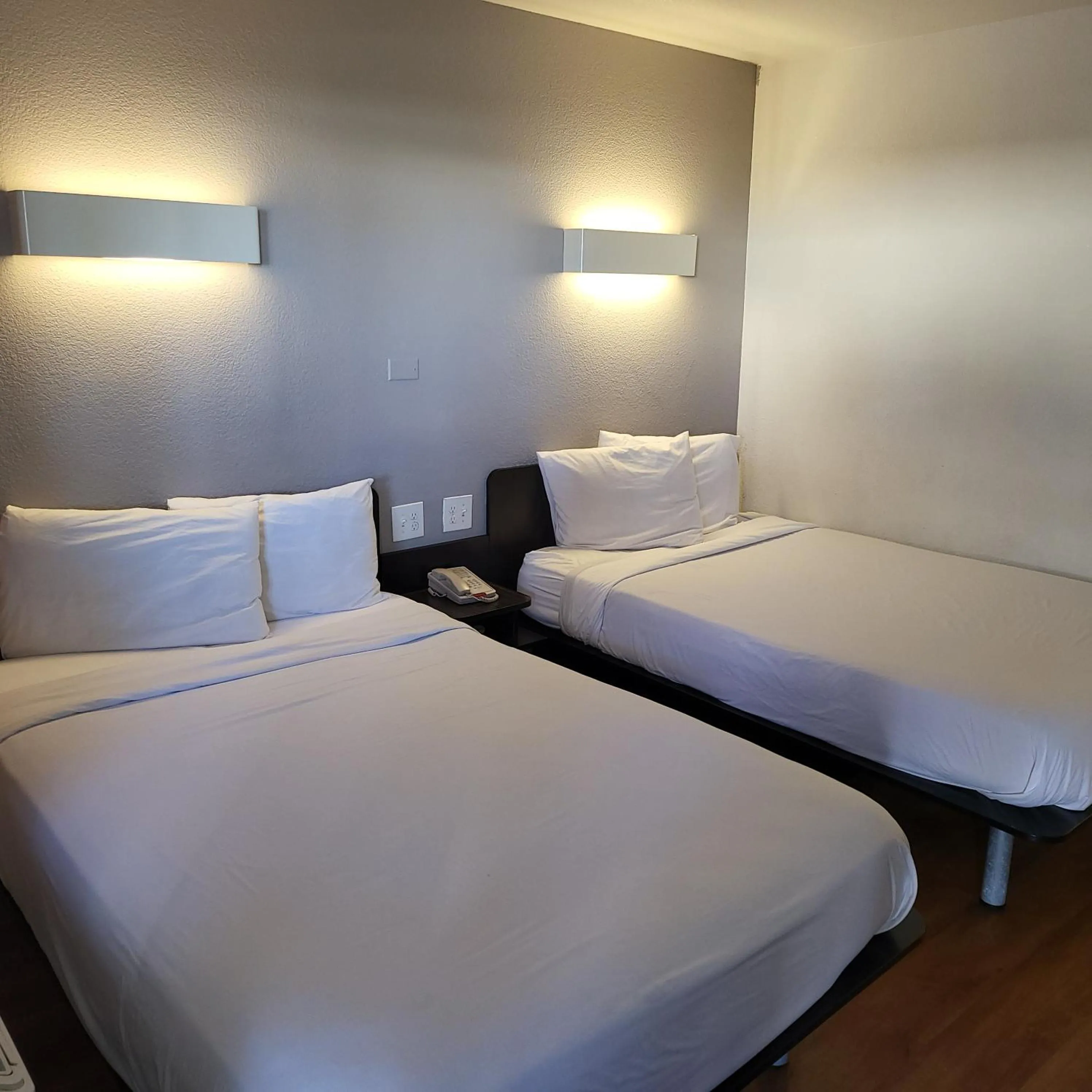 Bed in Motel 6-Santa Clara, CA